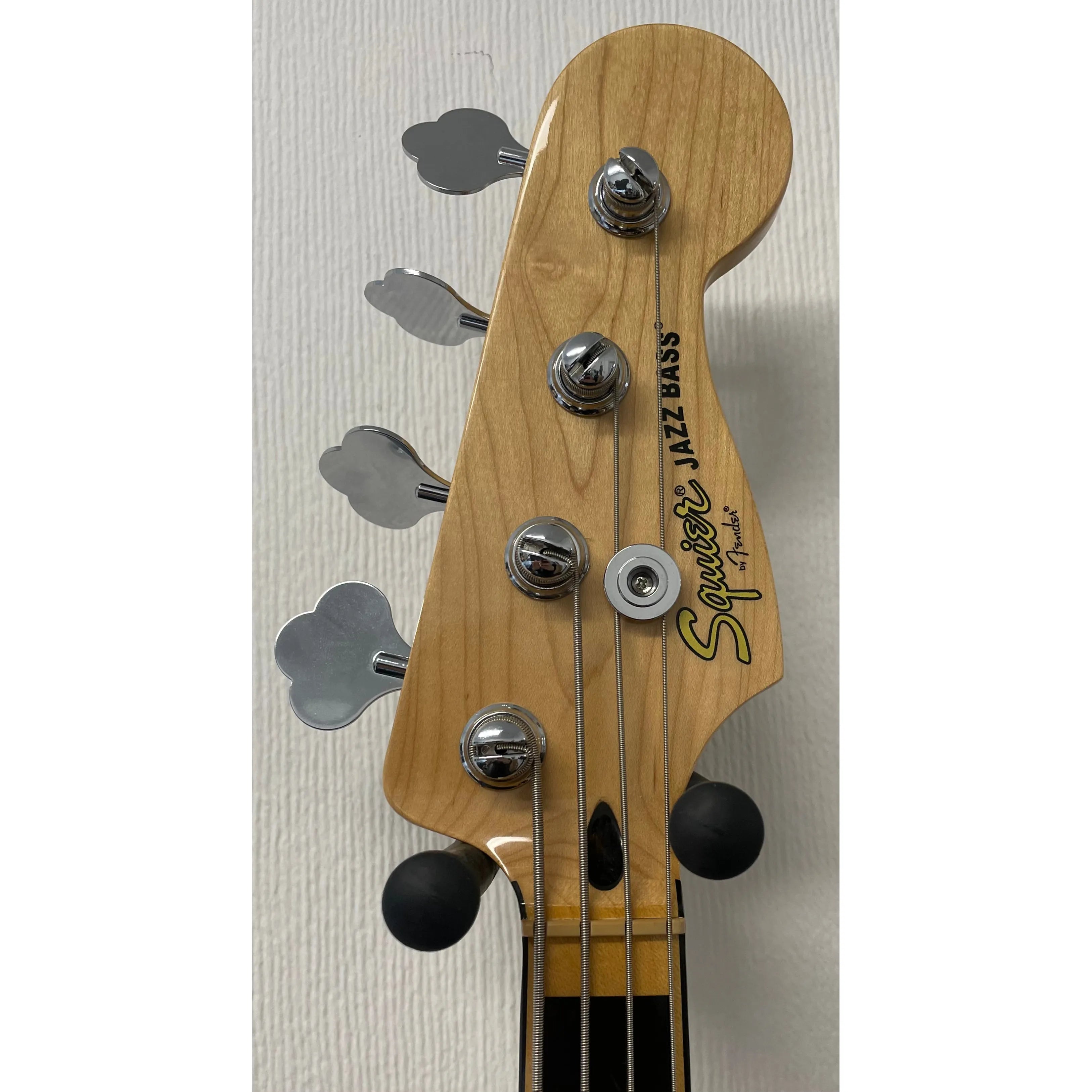 Squier Vintage Modified Jazz Bass '70s in Olympic White with Hardcase and Extras Pre-Owned