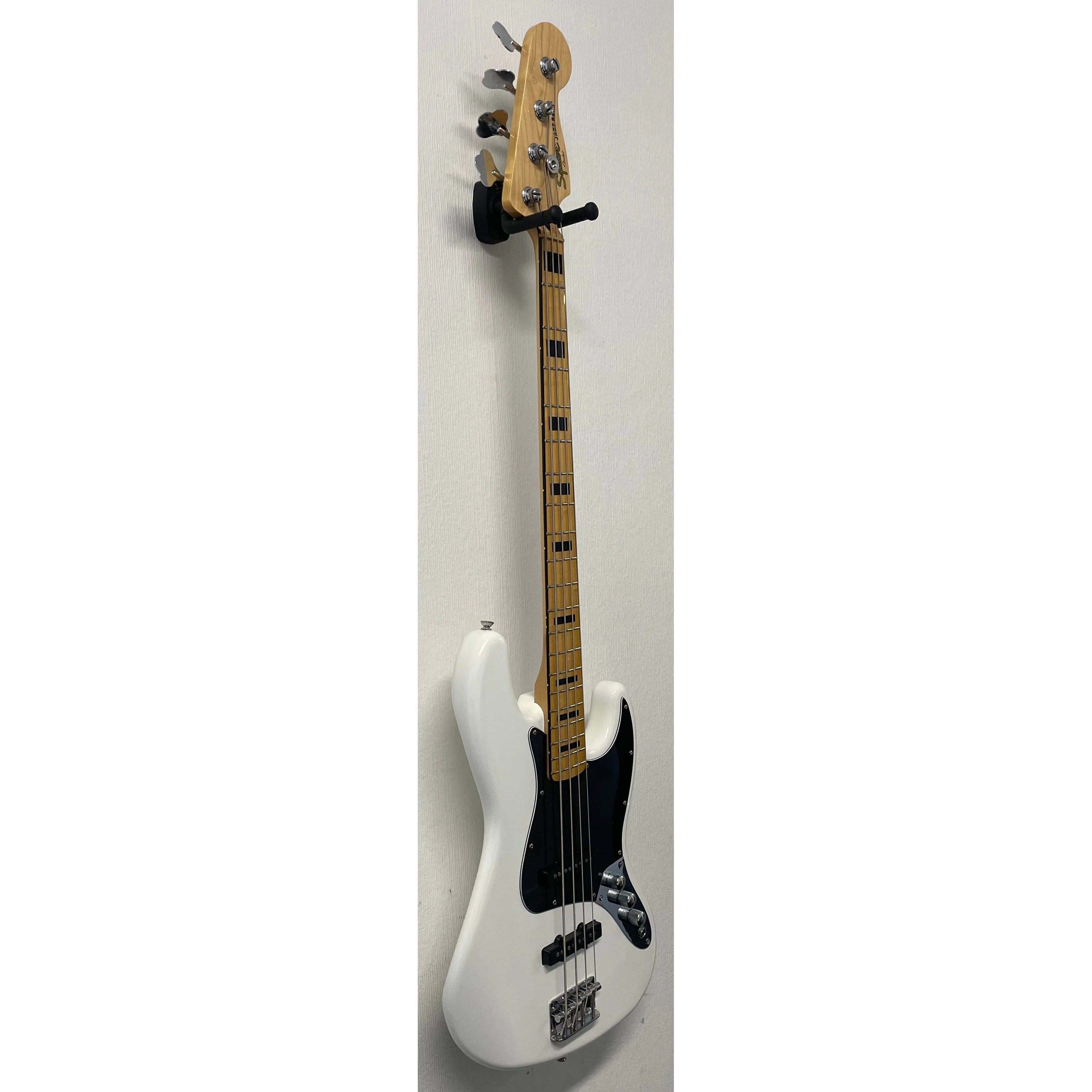 Squier Vintage Modified Jazz Bass '70s in Olympic White with Hardcase and Extras Pre-Owned