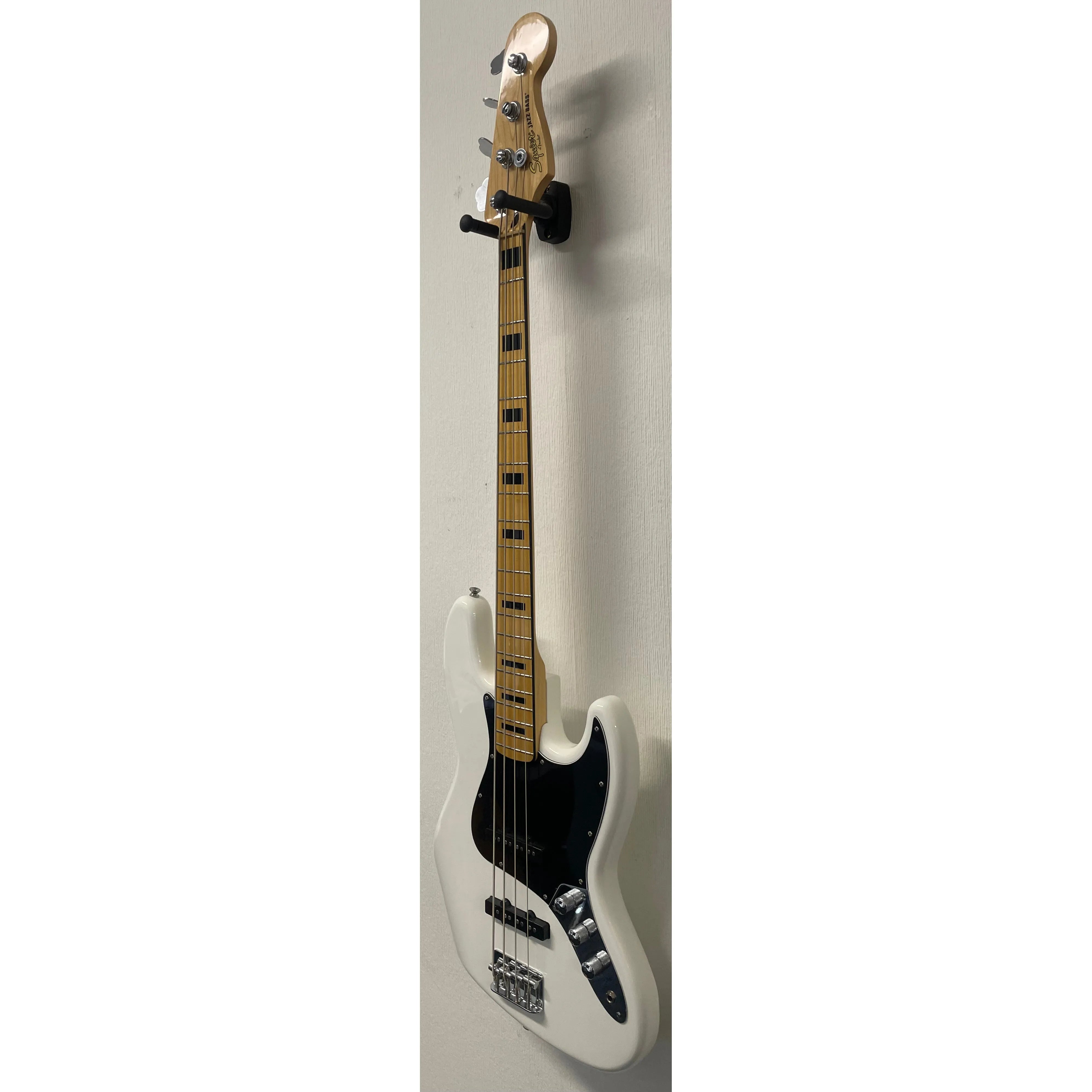 Squier Vintage Modified Jazz Bass '70s in Olympic White with Hardcase and Extras Pre-Owned