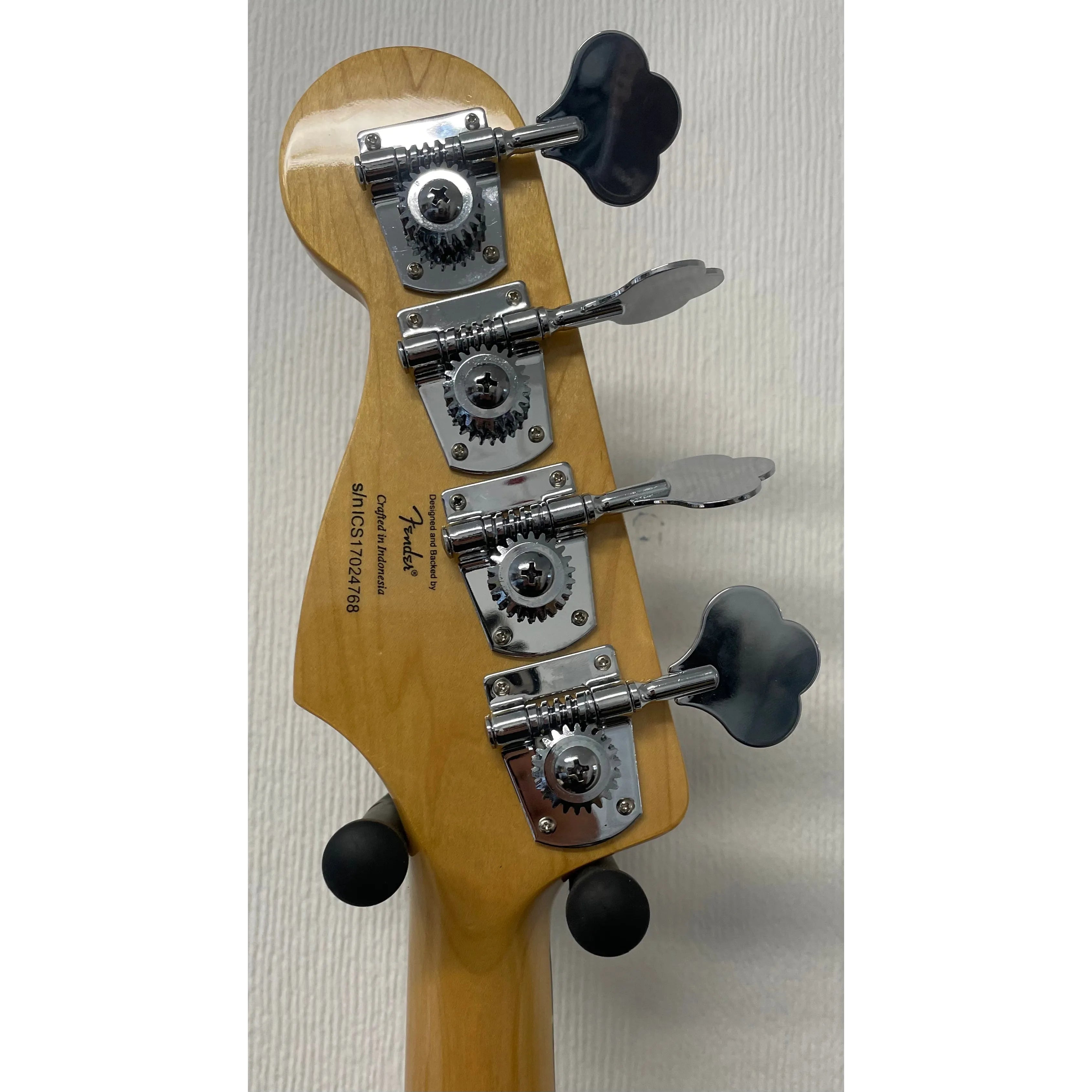 Squier Vintage Modified Jazz Bass '70s in Olympic White with Hardcase and Extras Pre-Owned