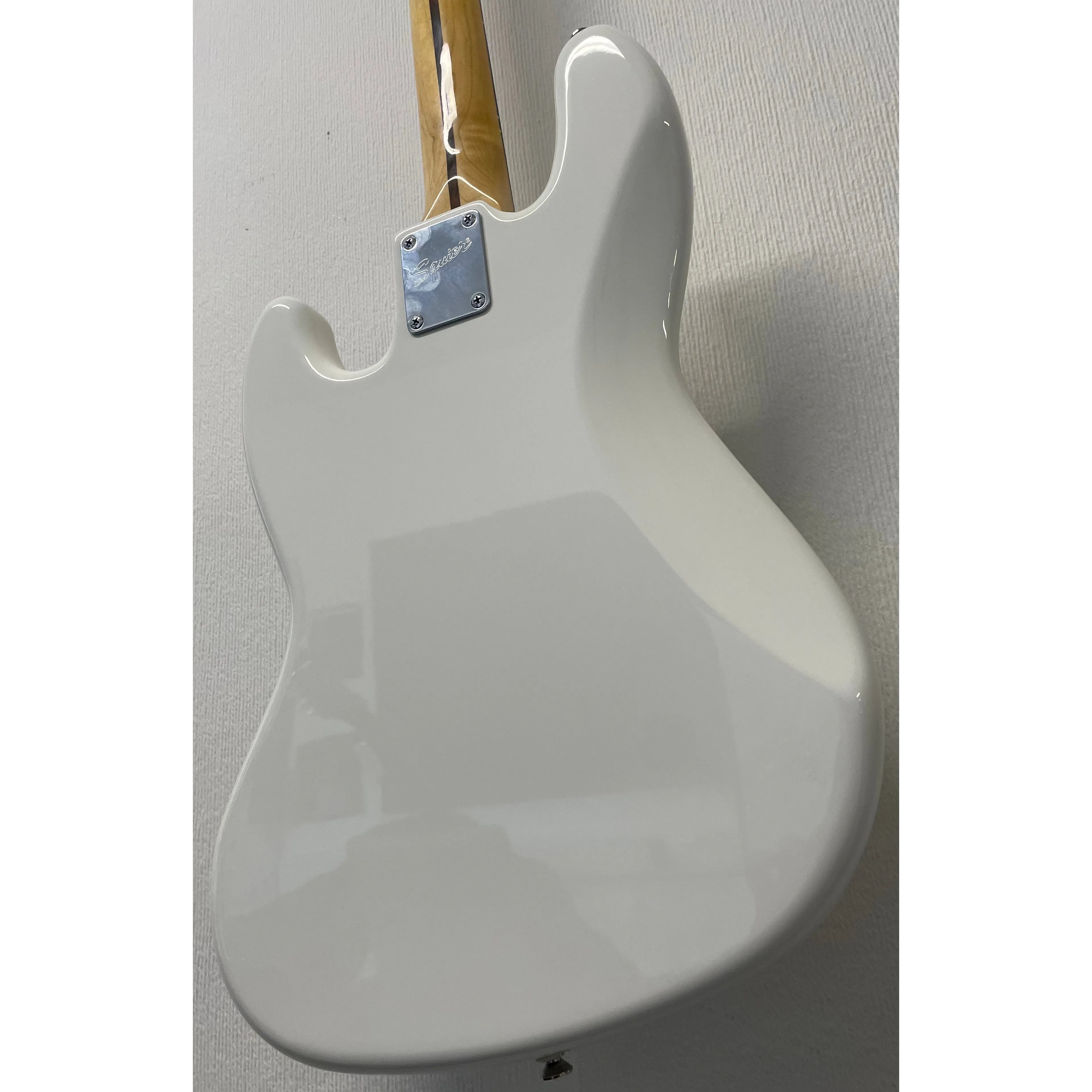 Squier Vintage Modified Jazz Bass '70s in Olympic White with Hardcase and Extras Pre-Owned