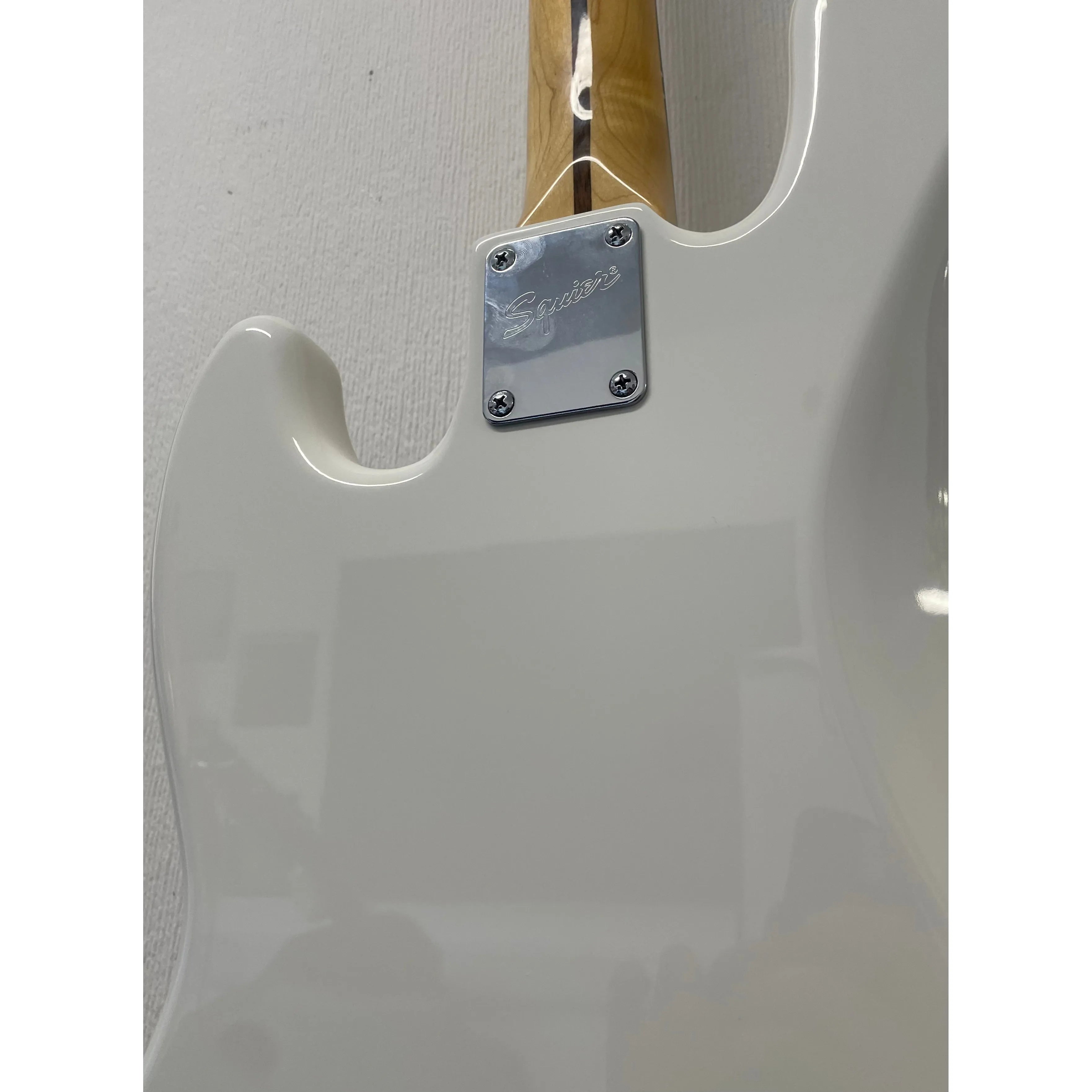 Squier Vintage Modified Jazz Bass '70s in Olympic White with Hardcase and Extras Pre-Owned