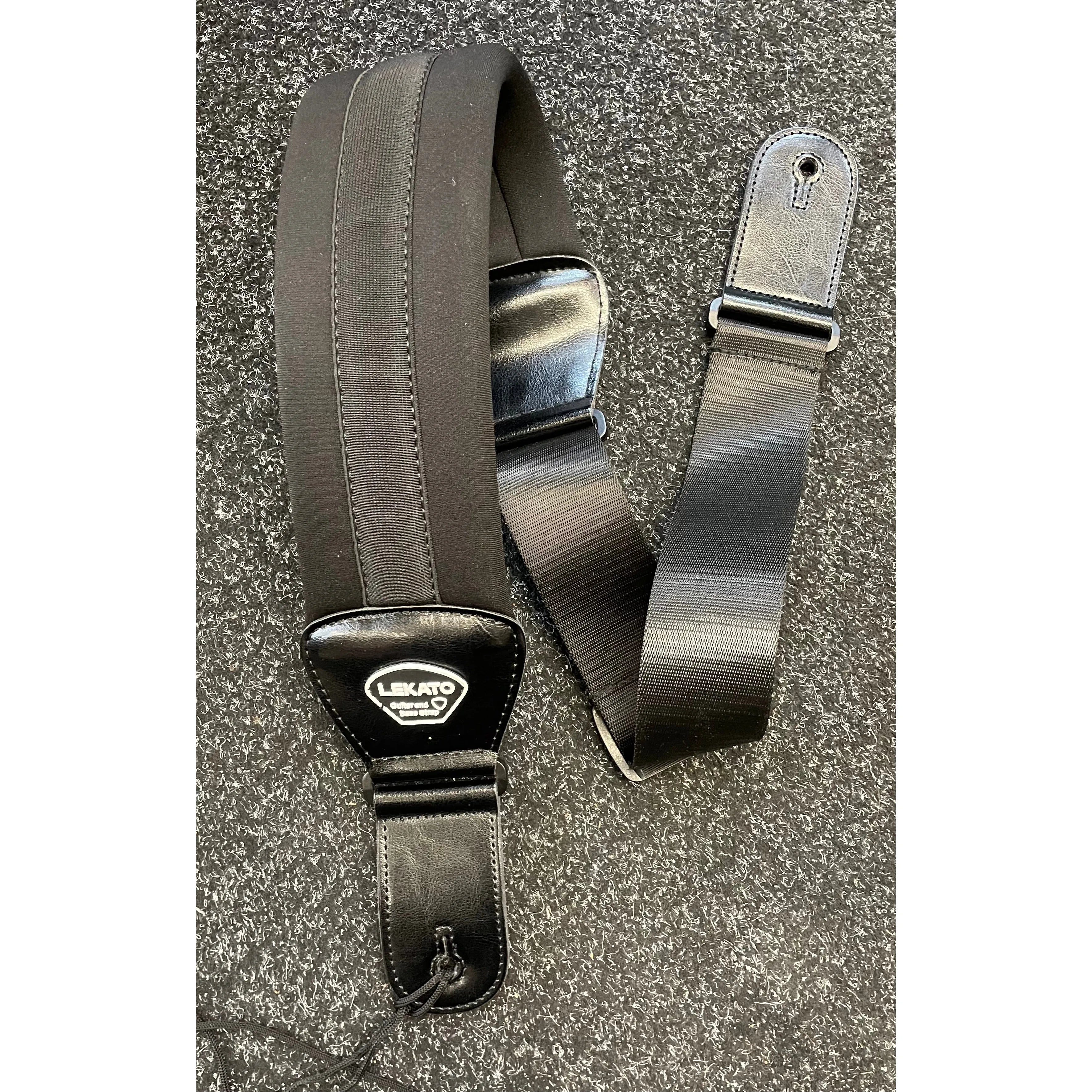 Squier Vintage Modified Jazz Bass '70s in Olympic White with Hardcase and Extras Pre-Owned