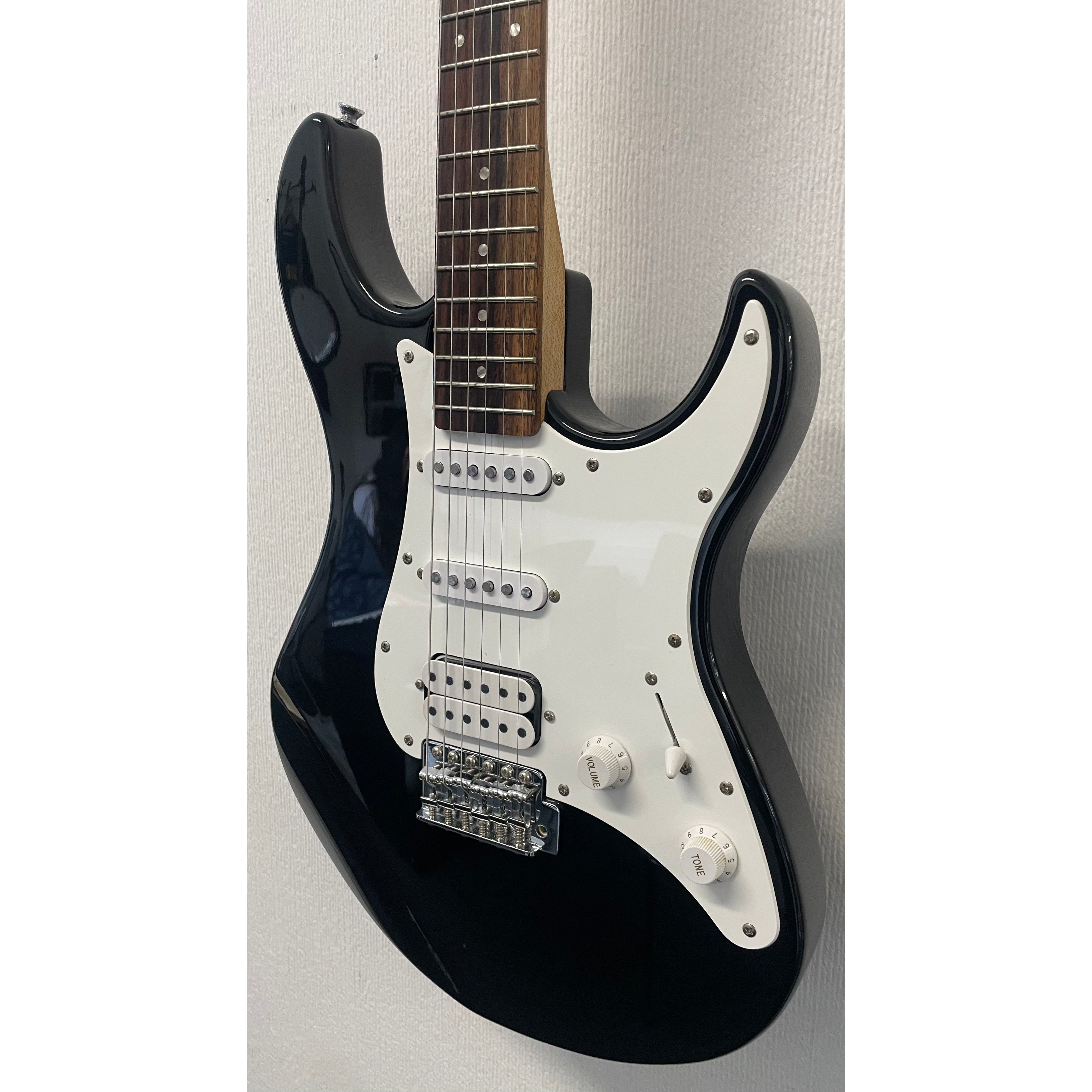 Yamaha EG 121C Stratocaster Style Electric Guitar in Gloss Black Pre-Owned