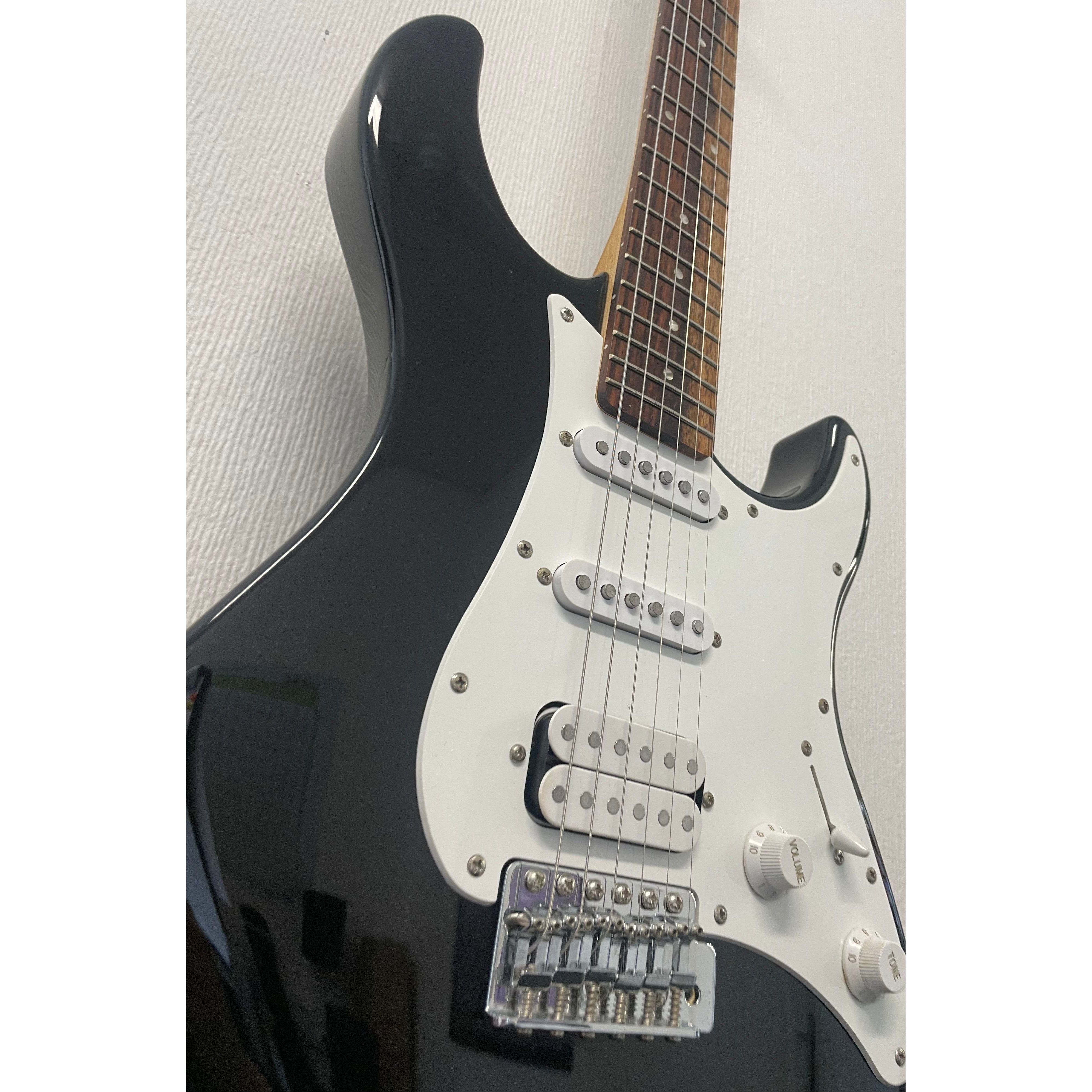 Yamaha EG 121C Stratocaster Style Electric Guitar in Gloss Black Pre-Owned