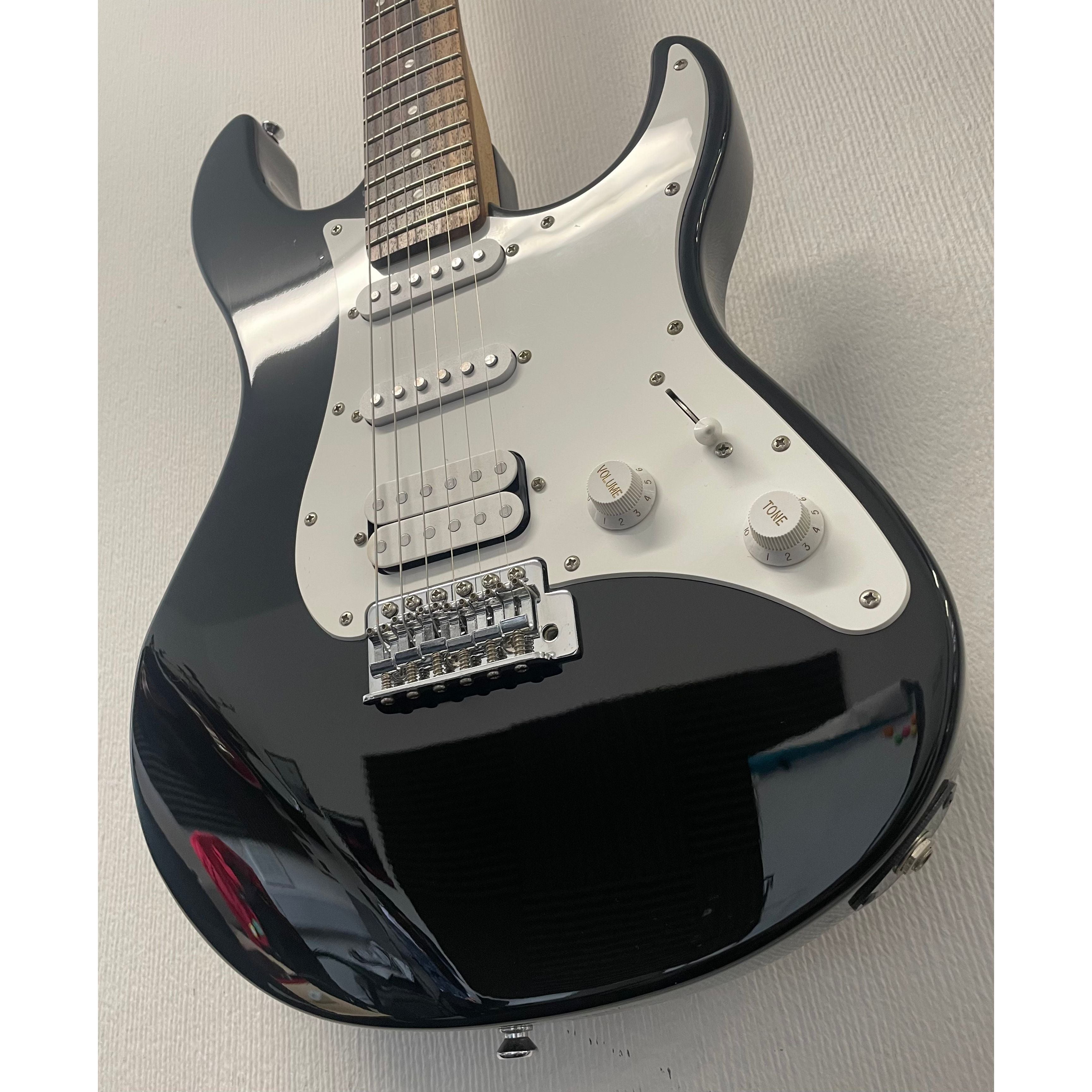 Yamaha EG 121C Stratocaster Style Electric Guitar in Gloss Black Pre-Owned