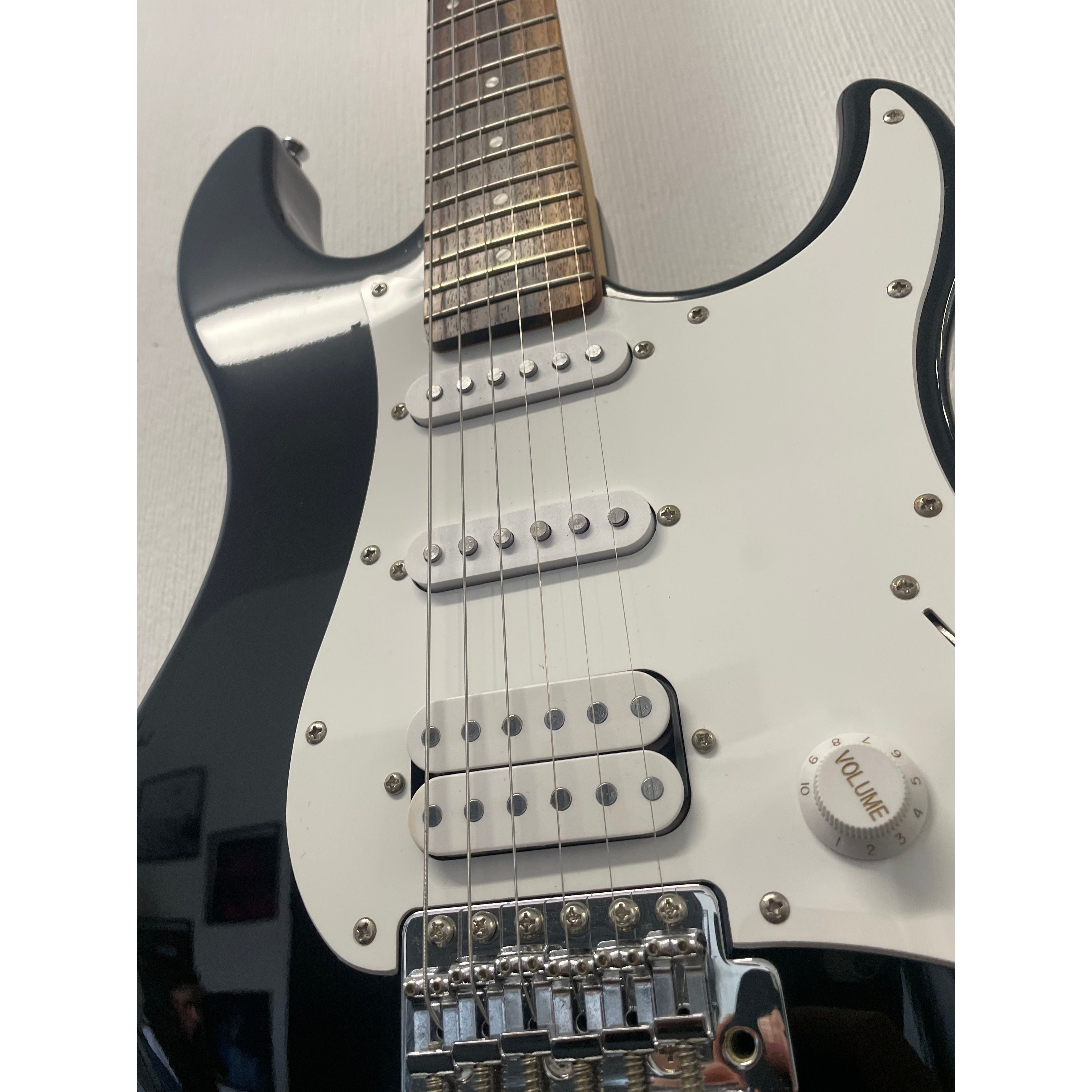 Yamaha EG 121C Stratocaster Style Electric Guitar in Gloss Black Pre-Owned