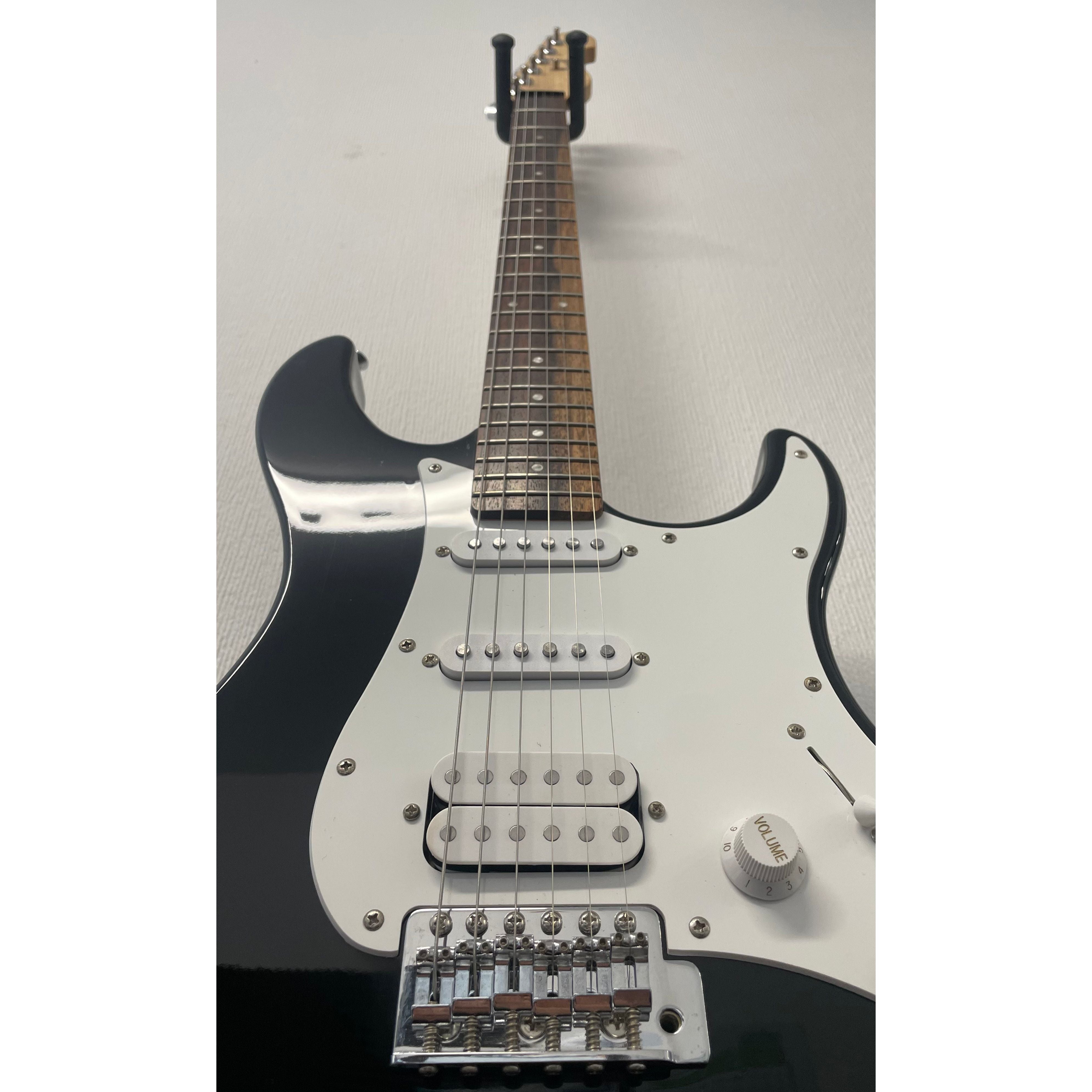 Yamaha EG 121C Stratocaster Style Electric Guitar in Gloss Black Pre-Owned