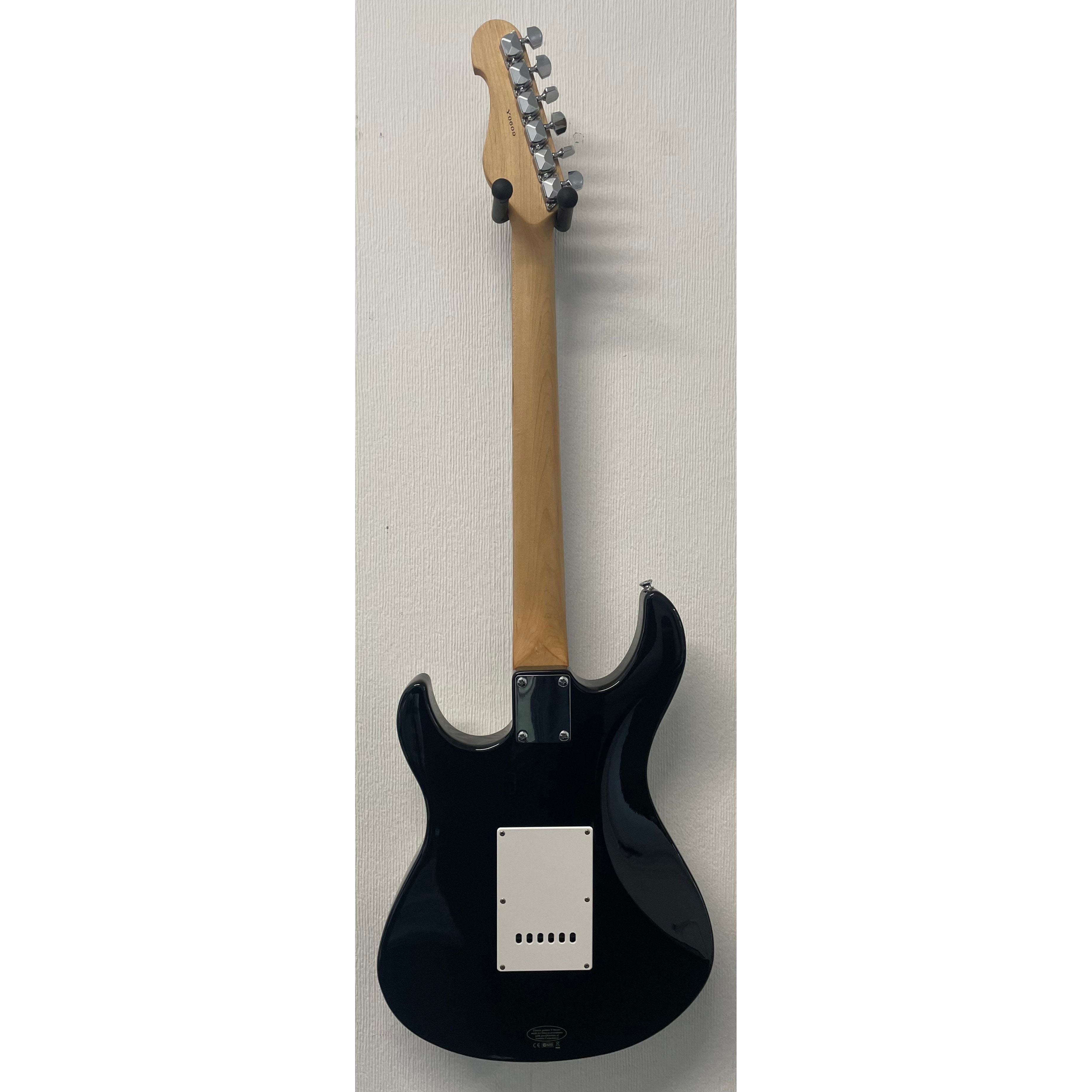 Yamaha EG 121C Stratocaster Style Electric Guitar in Gloss Black Pre-Owned