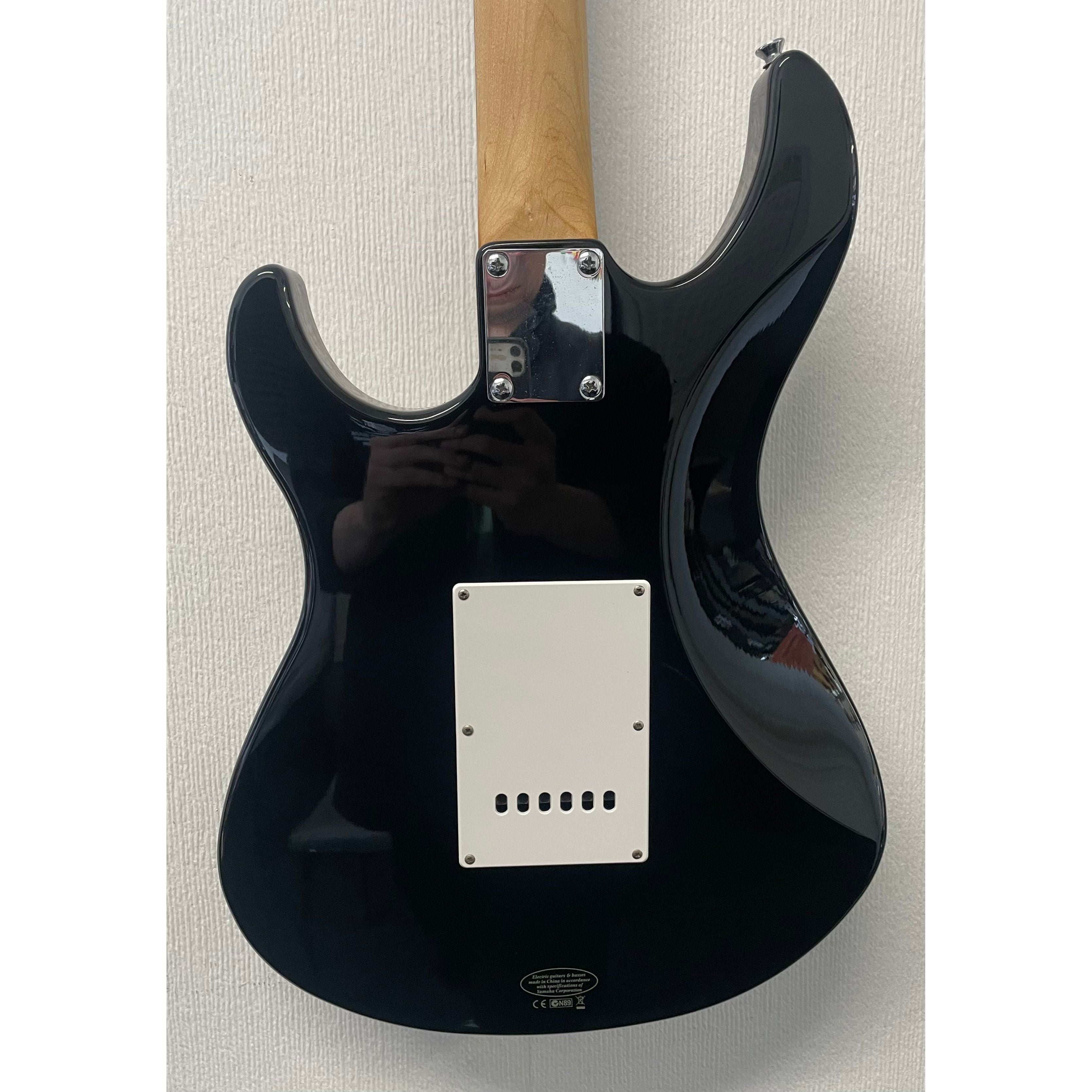 Yamaha EG 121C Stratocaster Style Electric Guitar in Gloss Black Pre-Owned