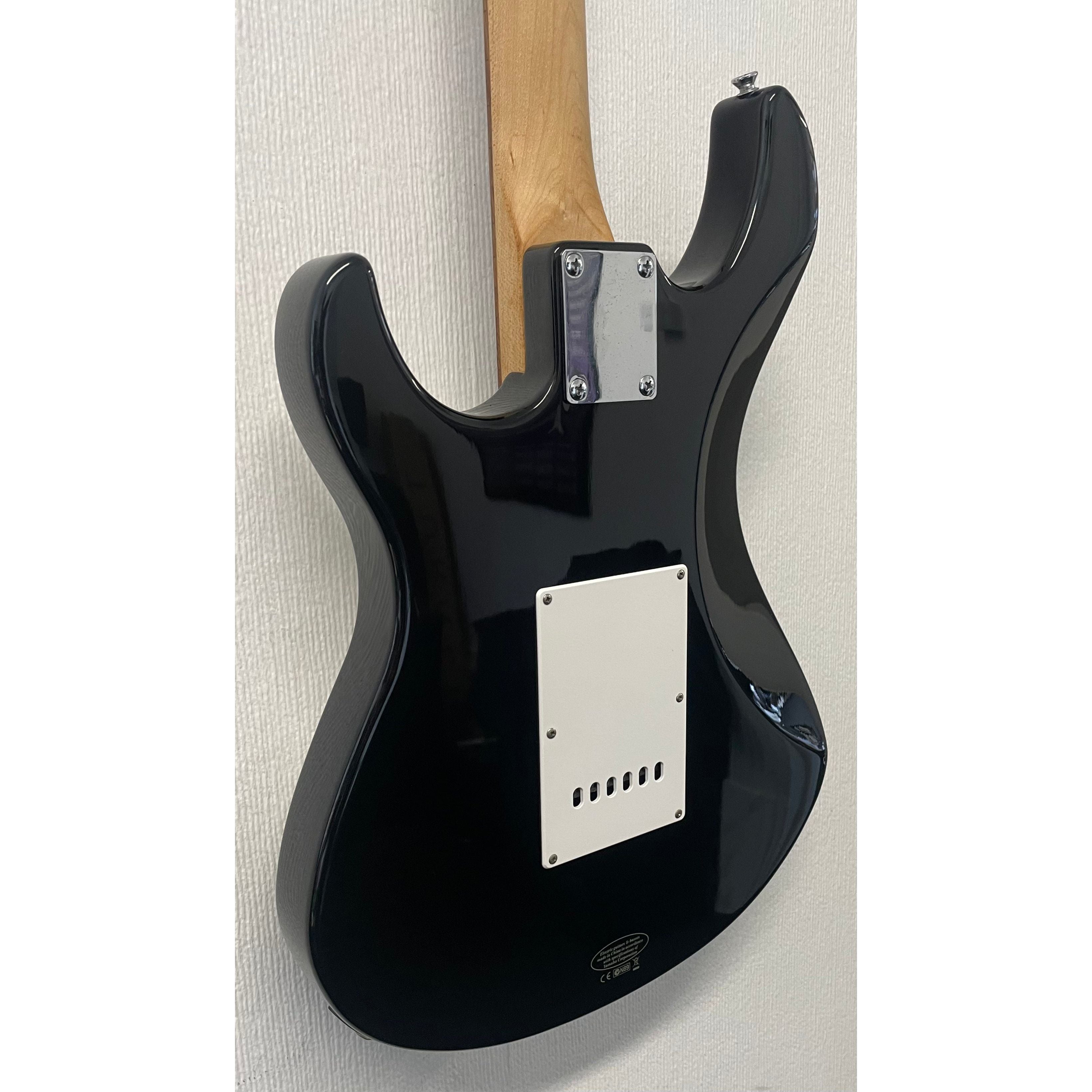 Yamaha EG 121C Stratocaster Style Electric Guitar in Gloss Black Pre-Owned