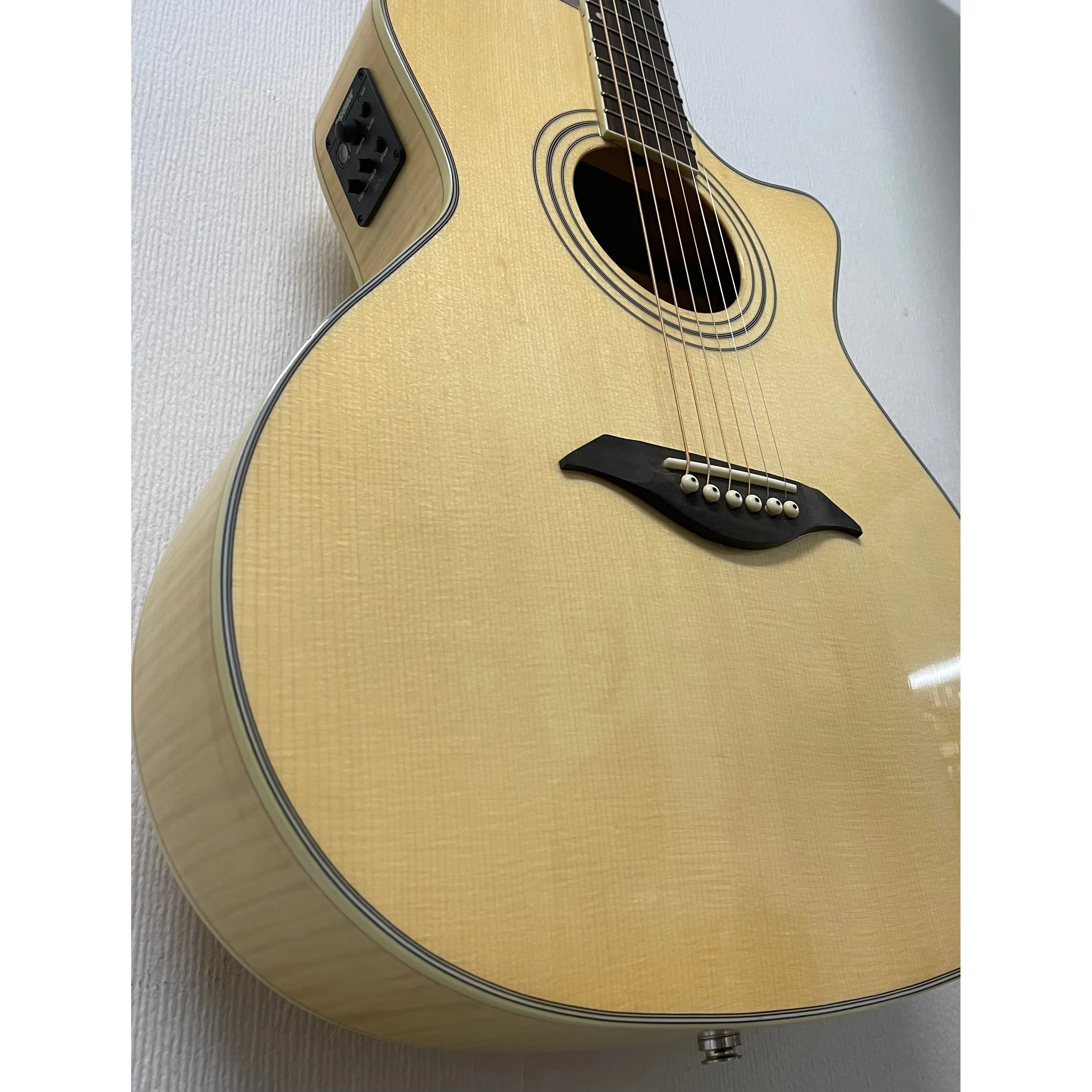 Turner Grand Concert 62CE Electro Acoustic Guitar