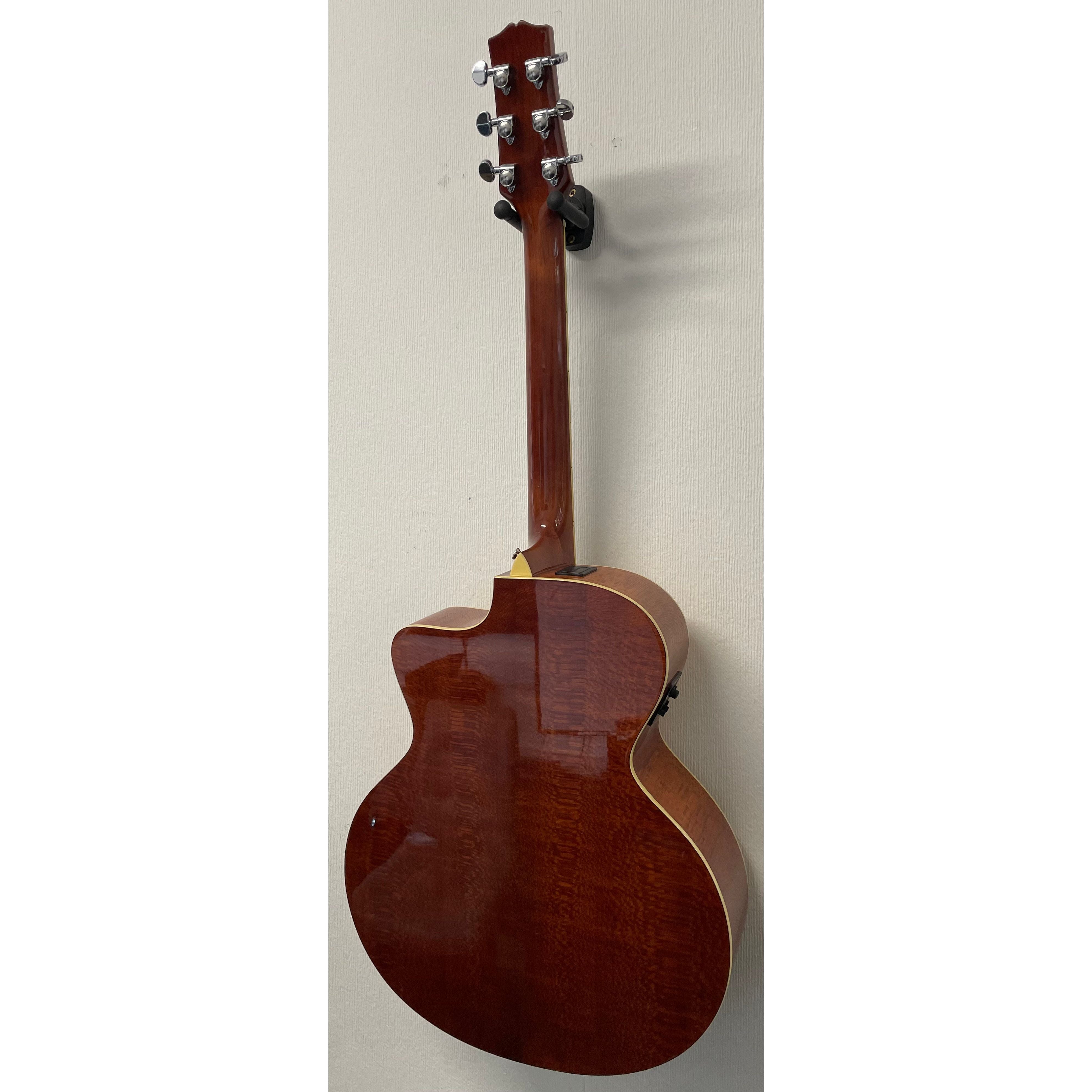 Turner 35CE Jumbo Electro Acoustic Guitar in Natural Pre-Owned
