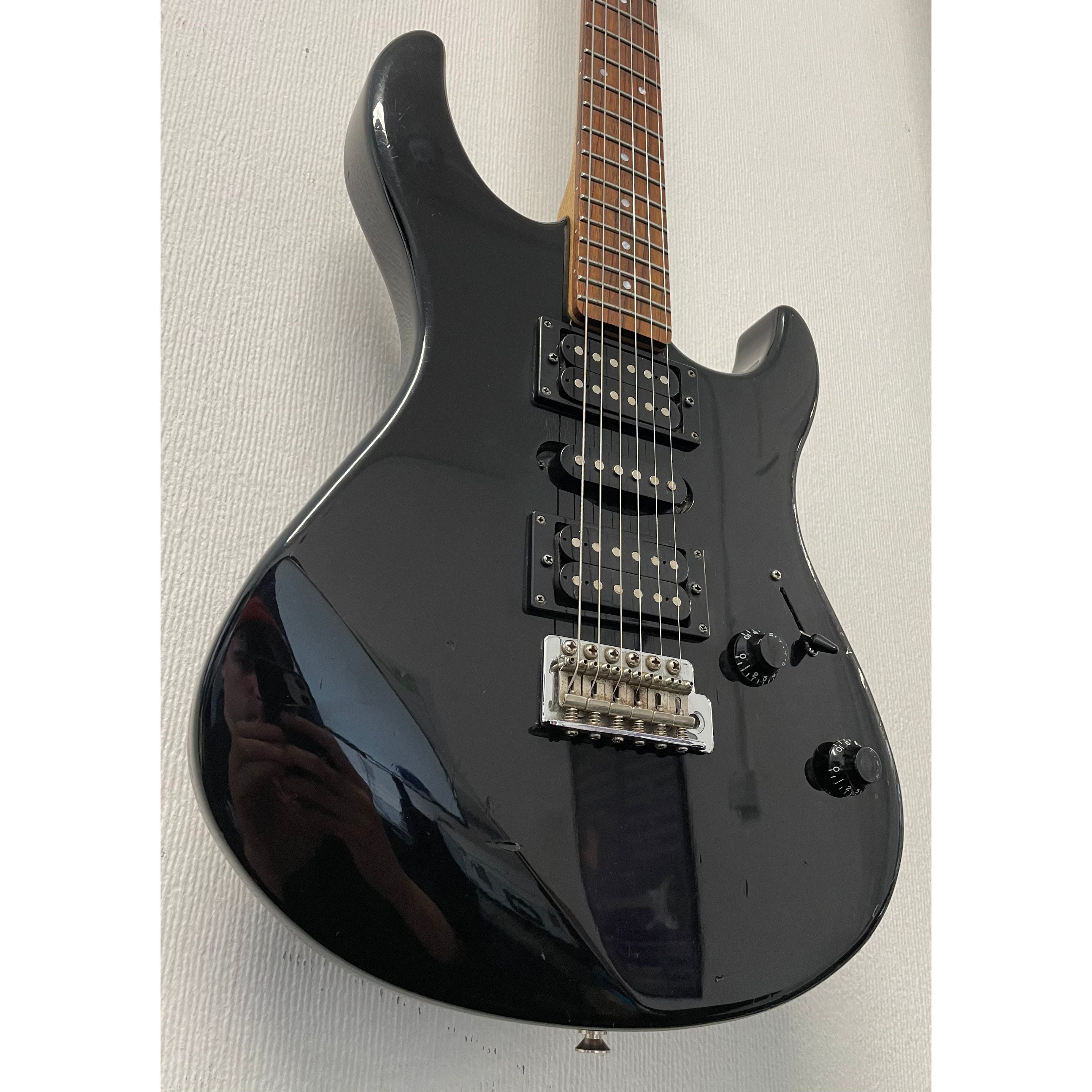 Yamaha ERG 121 Stratocaster Style Electric Guitar in Gloss Black Pre-Owned