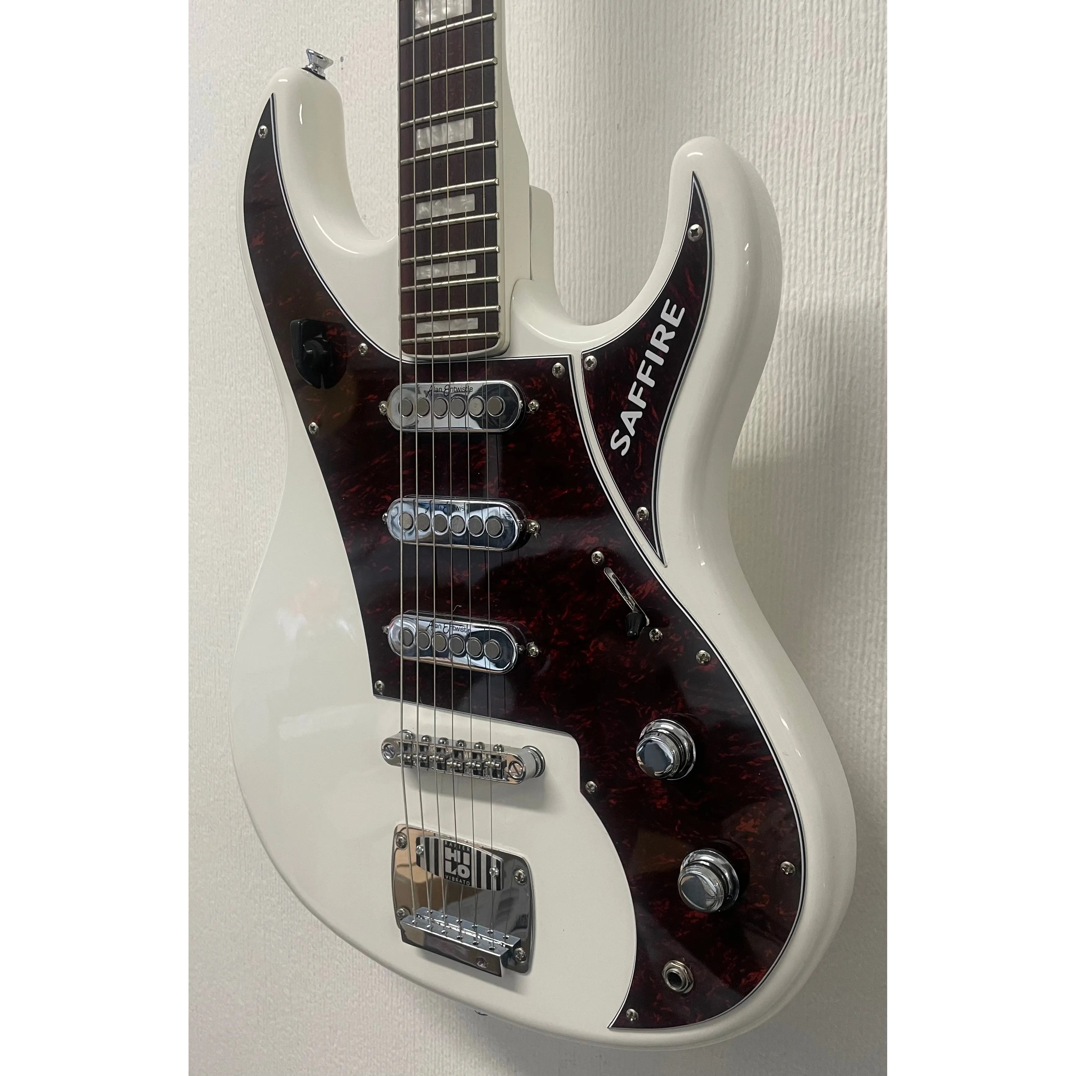 Rapier Saffire Electric Guitar in Vintage White Pre-Owned