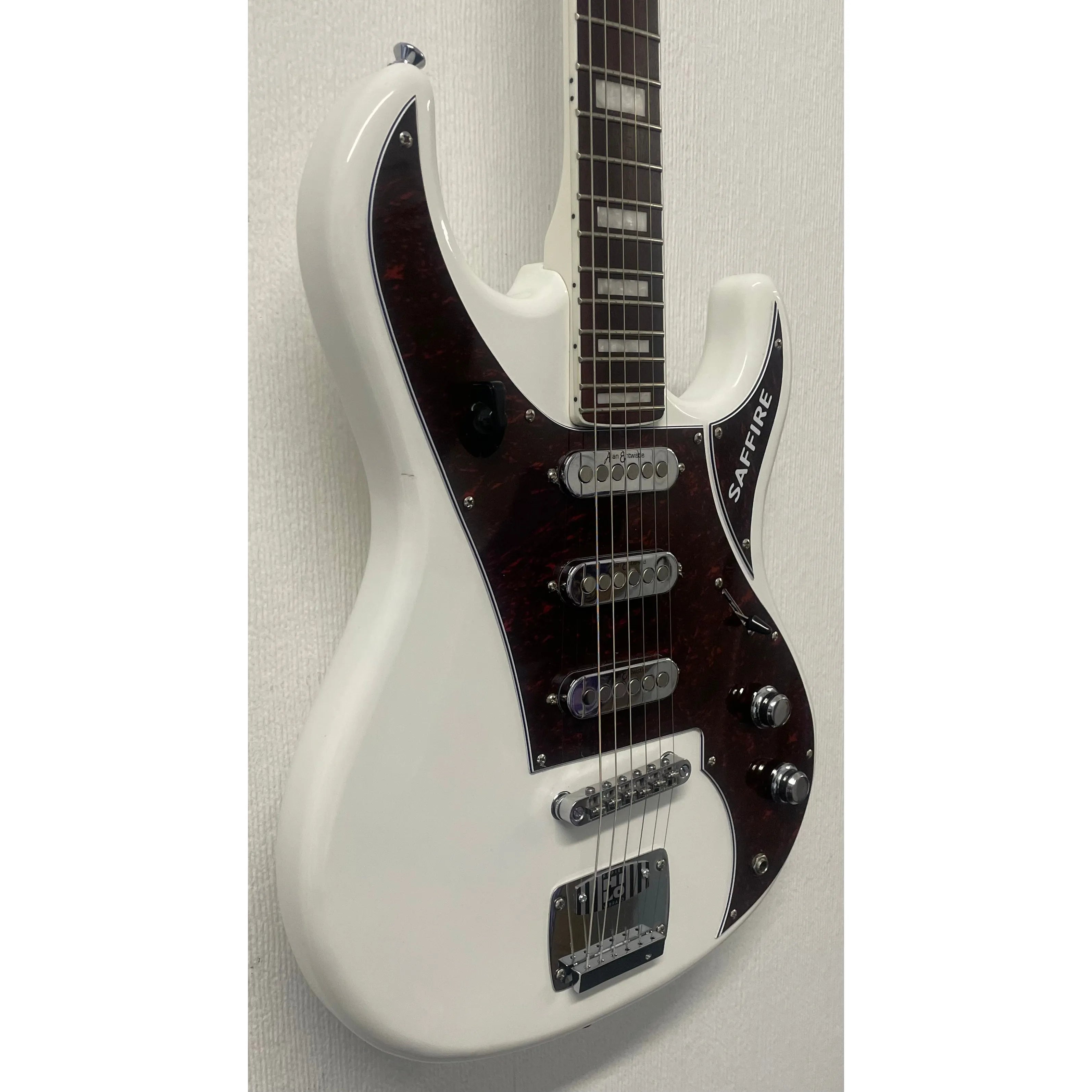 Rapier Saffire Electric Guitar in Vintage White Pre-Owned