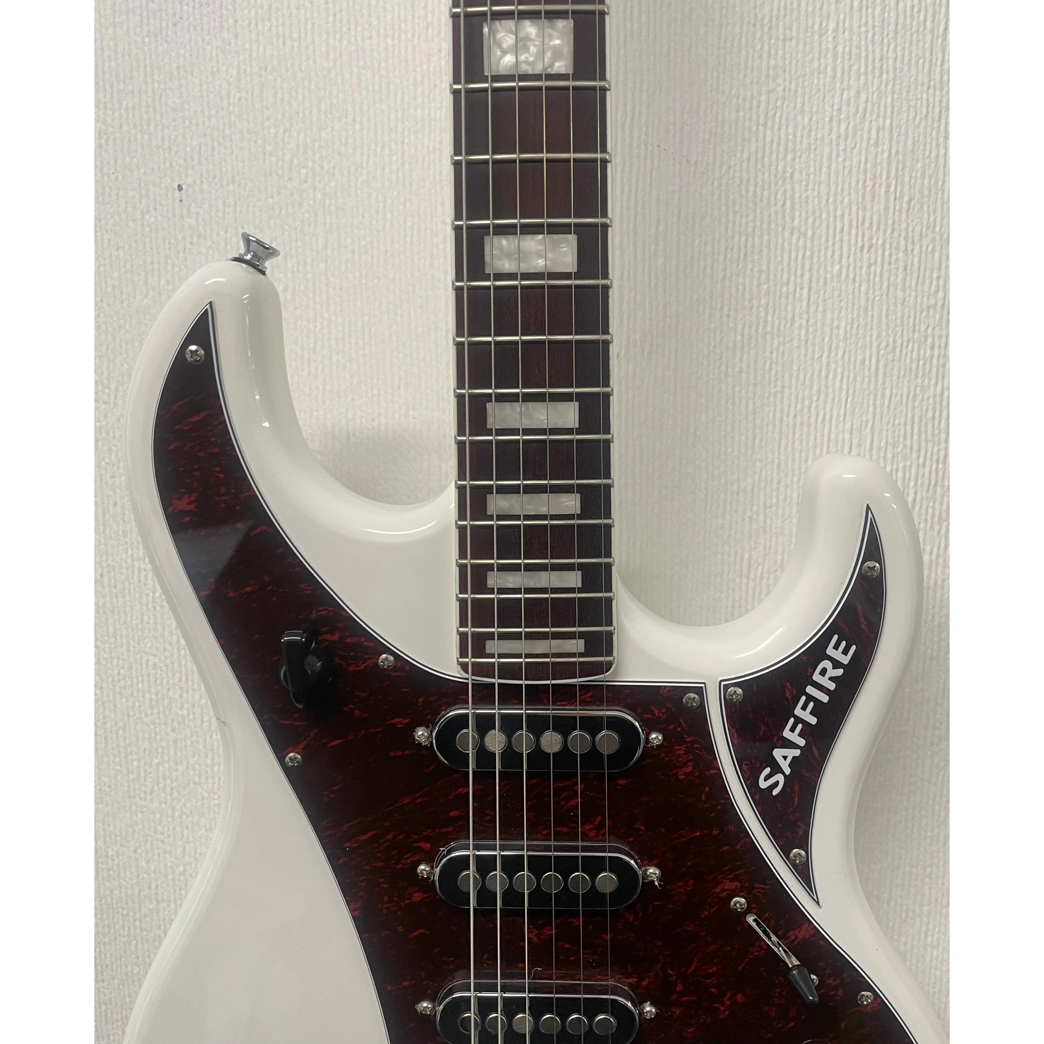 Rapier Saffire Electric Guitar in Vintage White Pre-Owned