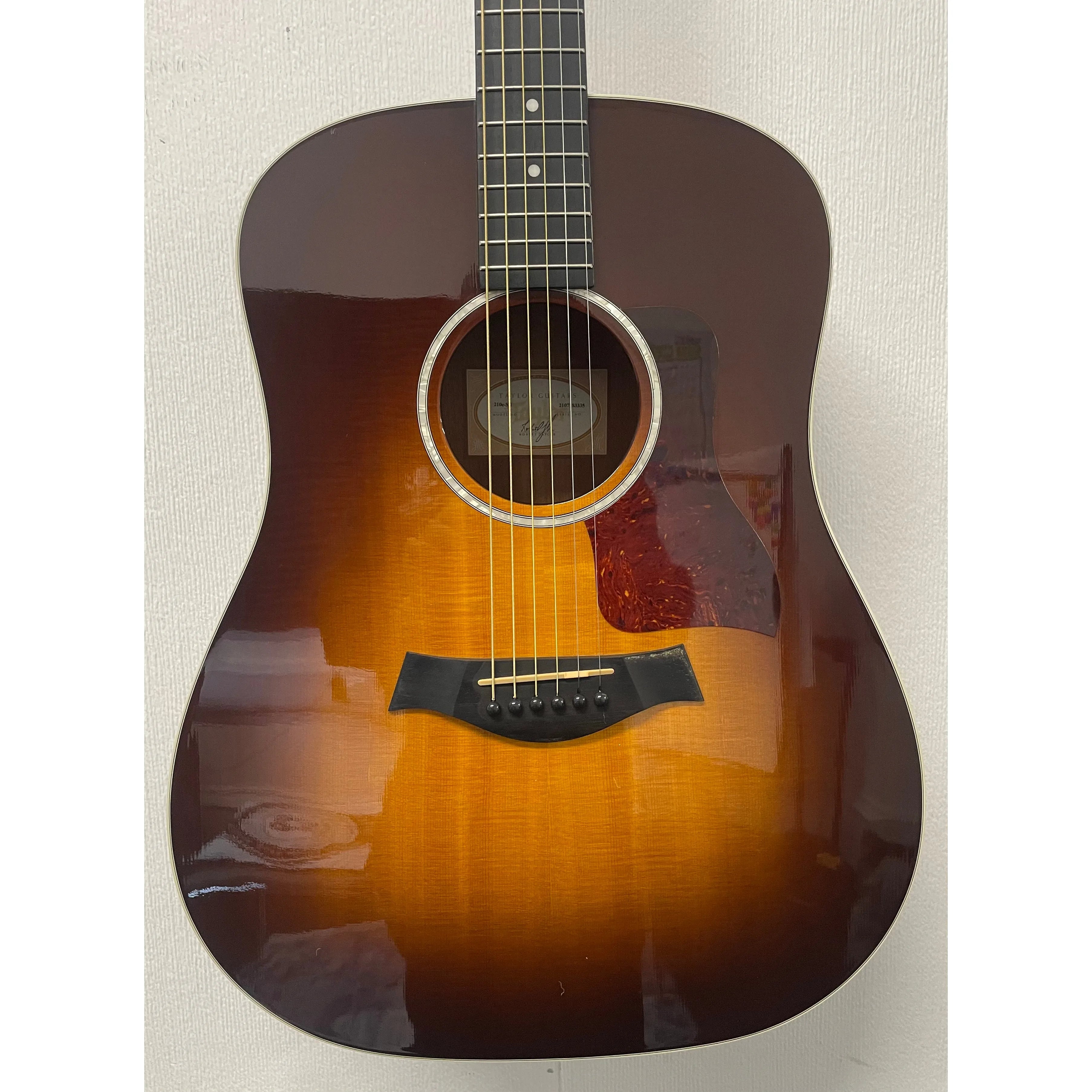 Taylor 210e-SB Deluxe Dreadnought Electro Acoustic in Sunburst with Original Gigbag Pre-Owned