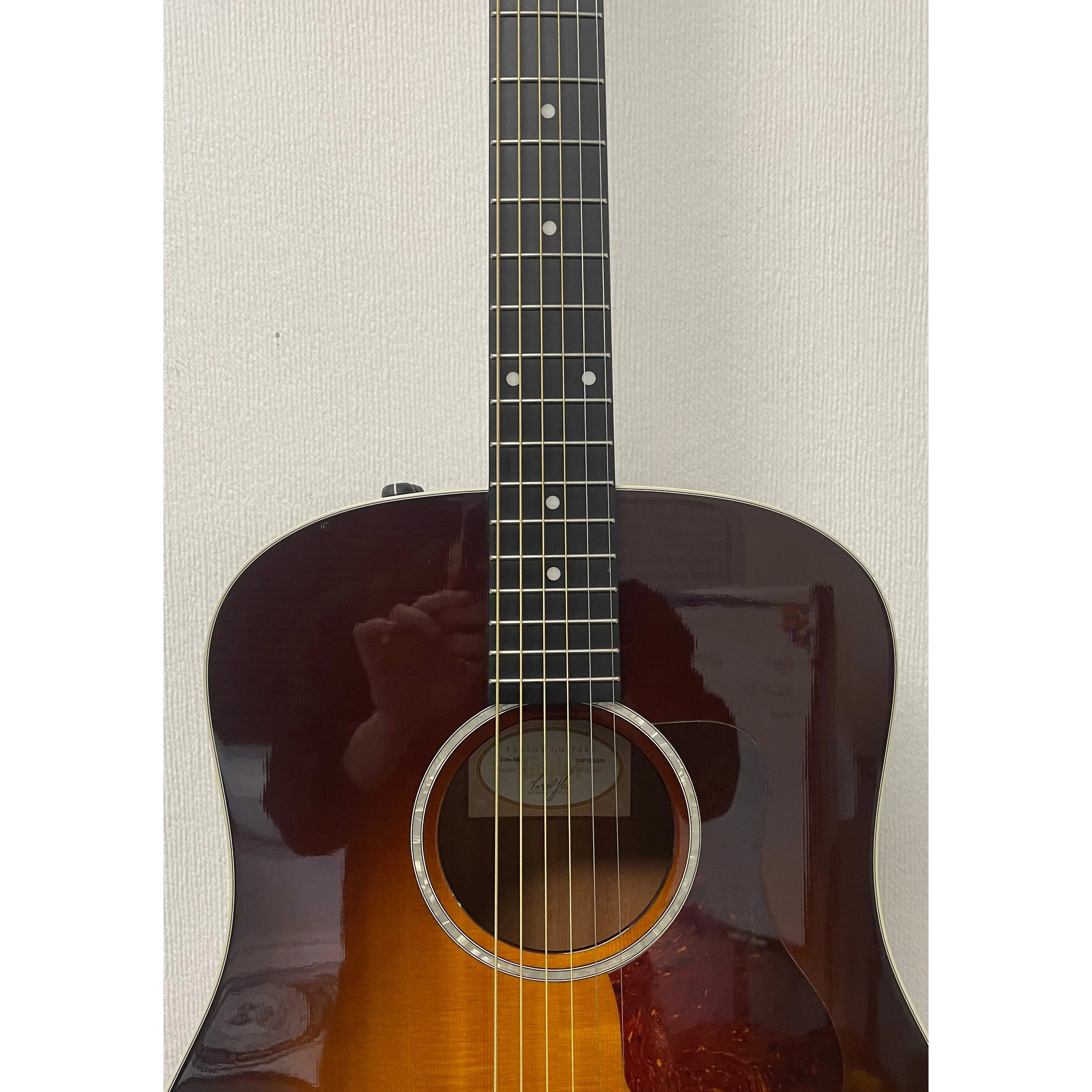 Taylor 210e-SB Deluxe Dreadnought Electro Acoustic in Sunburst with Original Gigbag Pre-Owned