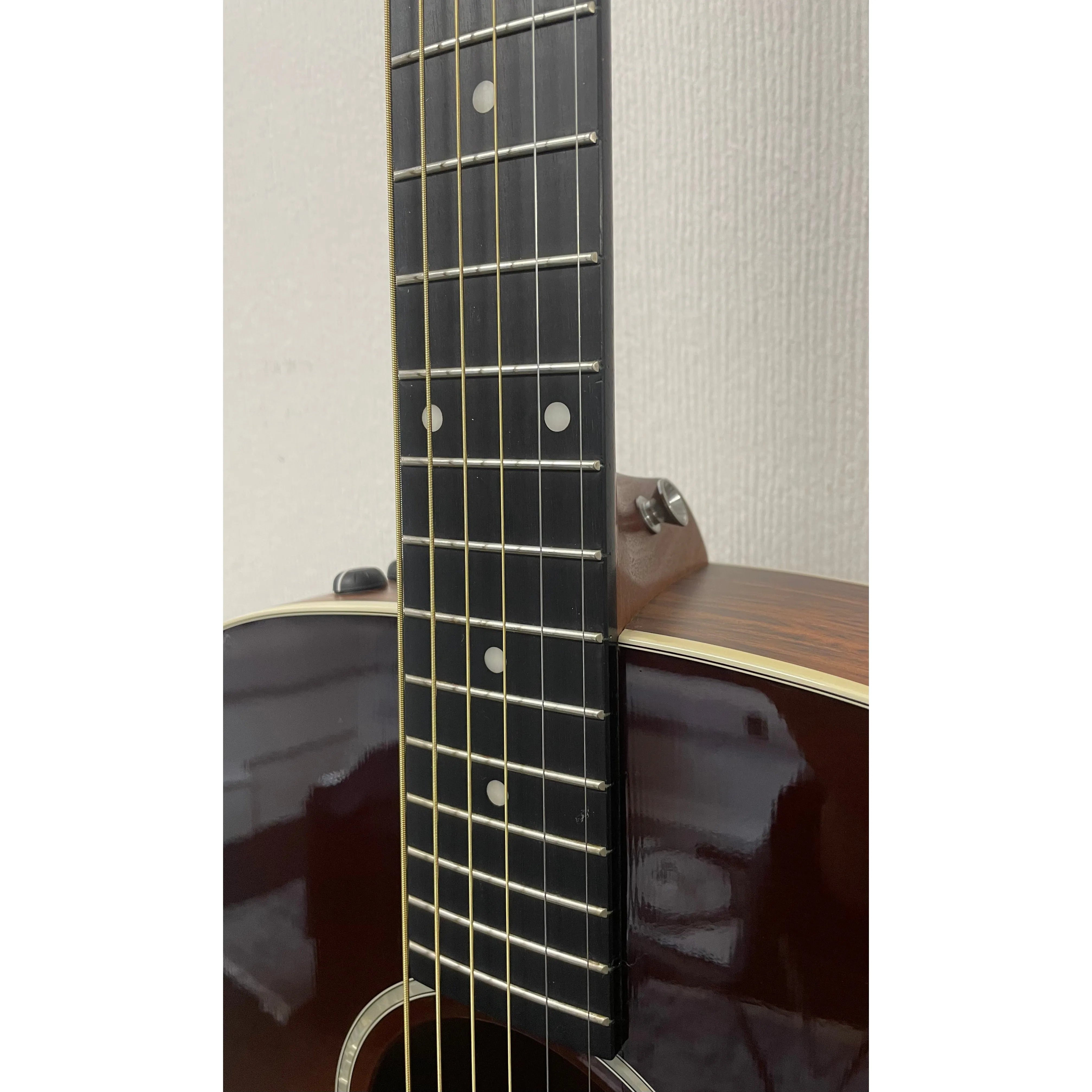 Taylor 210e-SB Deluxe Dreadnought Electro Acoustic in Sunburst with Original Gigbag Pre-Owned