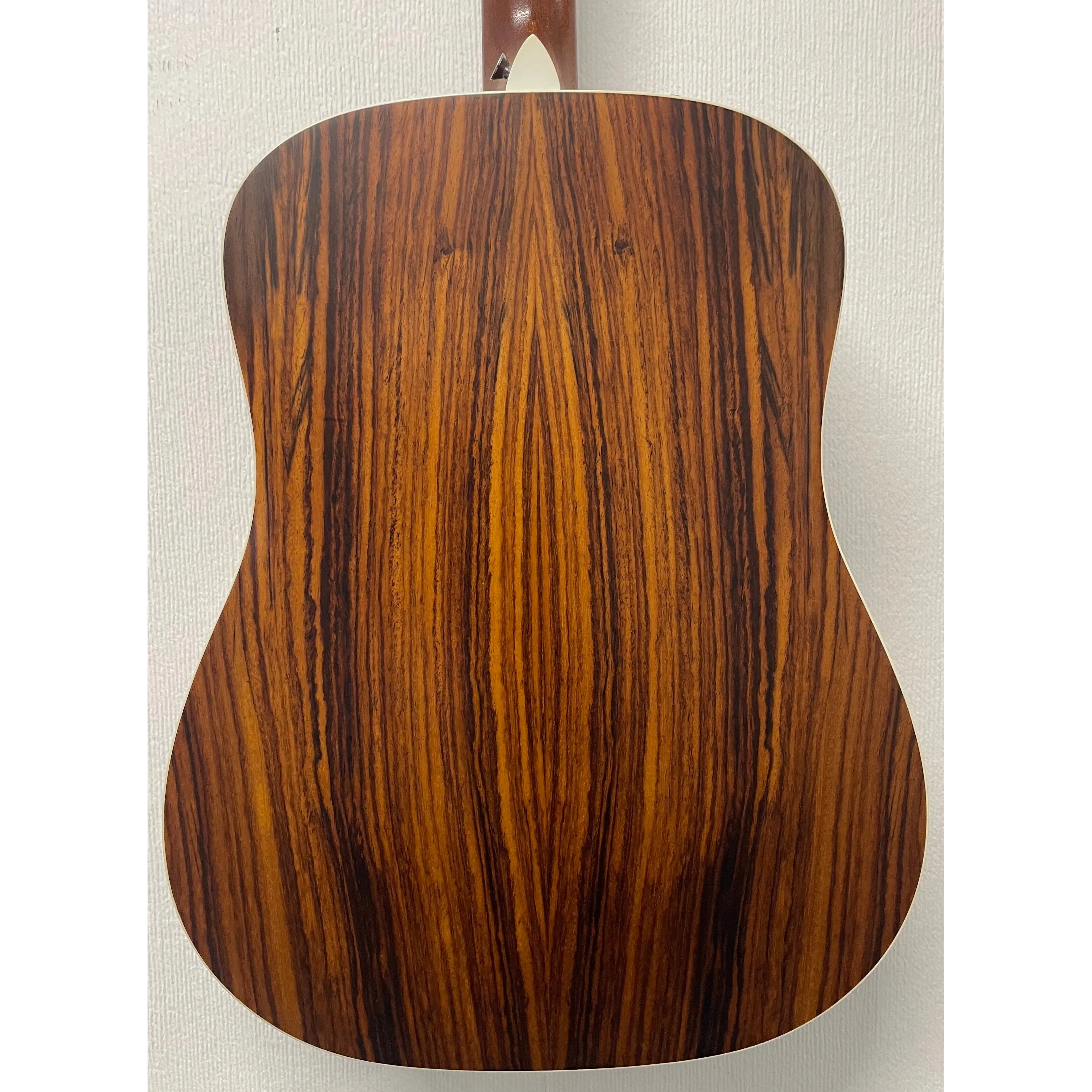 Taylor 210e-SB Deluxe Dreadnought Electro Acoustic in Sunburst with Original Gigbag Pre-Owned