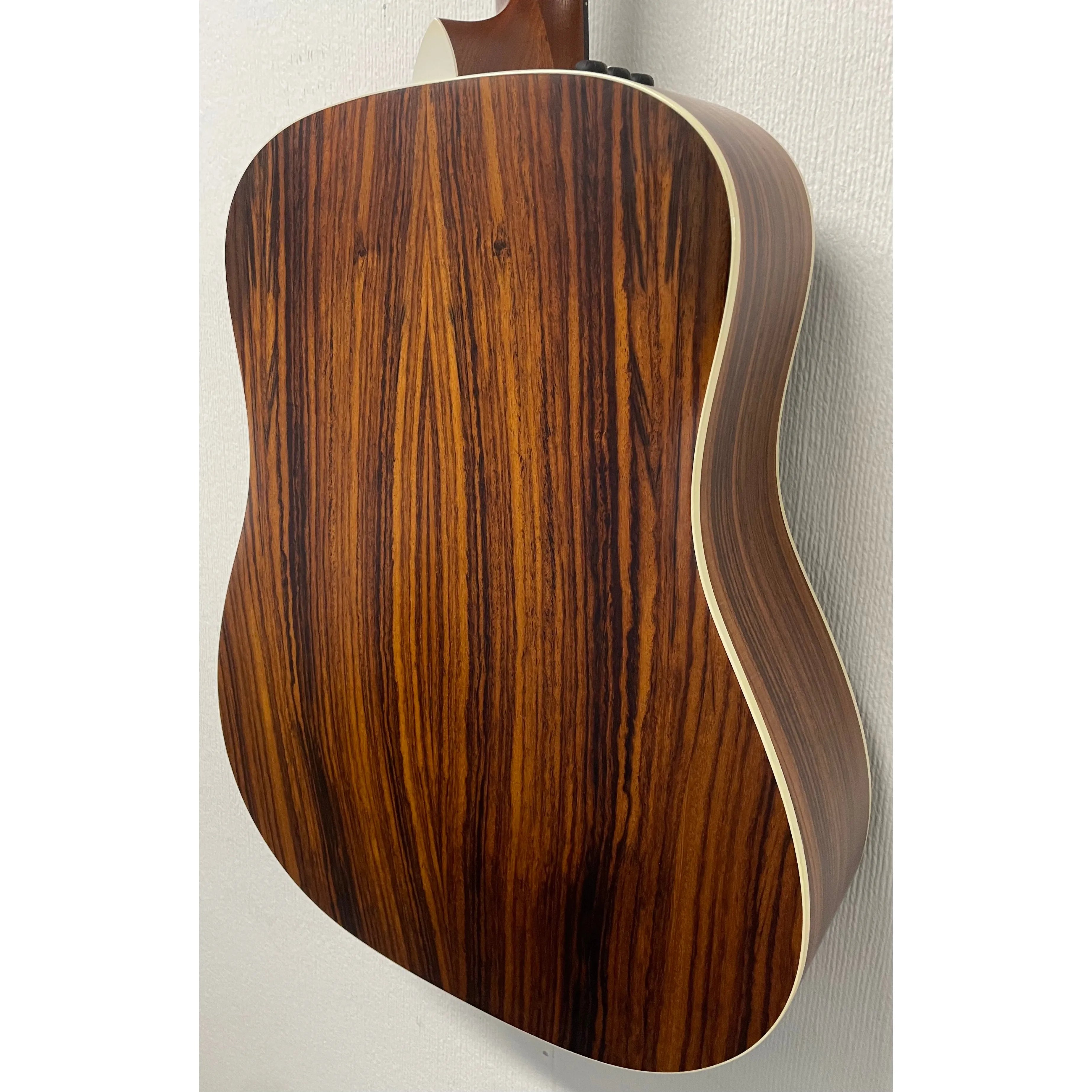 Taylor 210e-SB Deluxe Dreadnought Electro Acoustic in Sunburst with Original Gigbag Pre-Owned