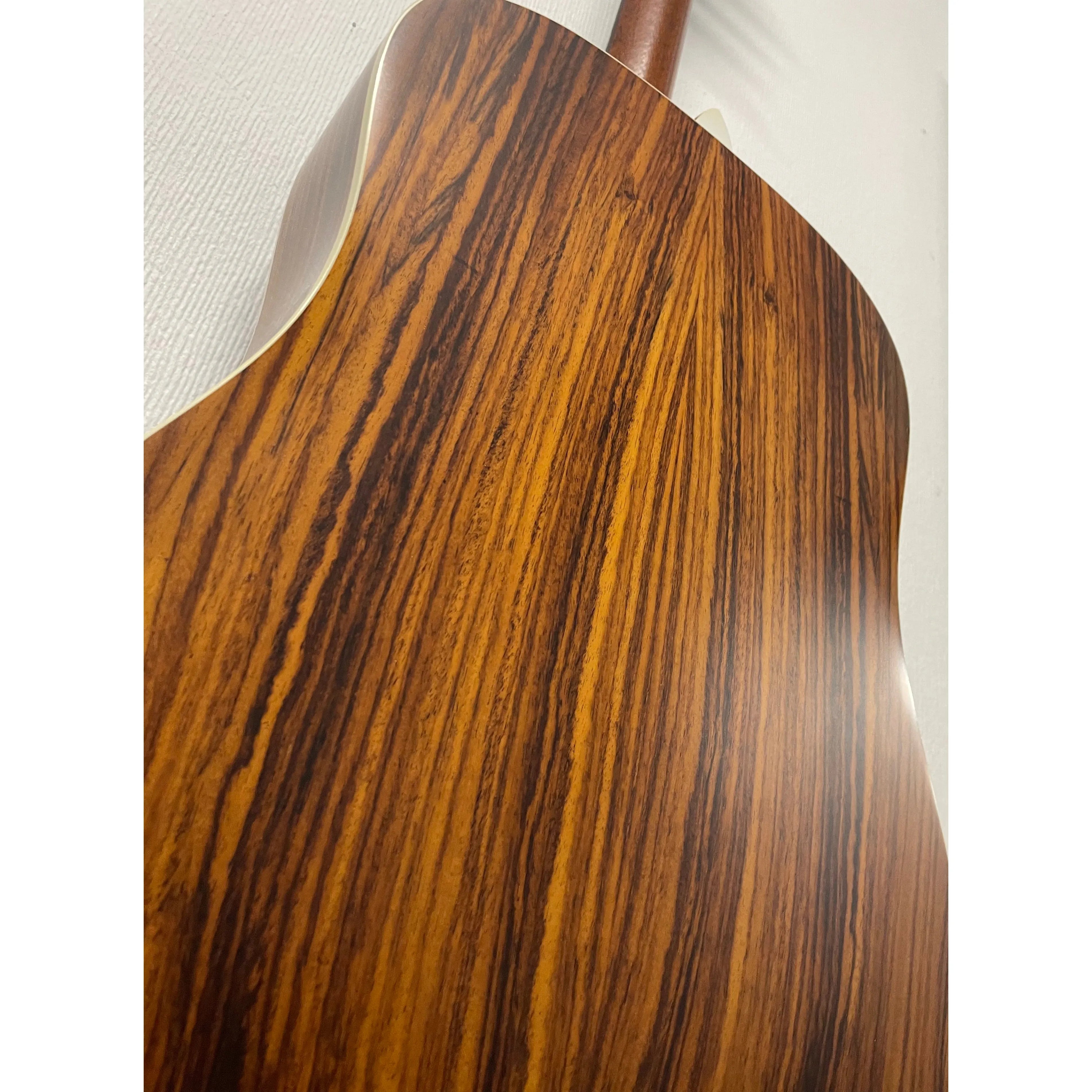 Taylor 210e-SB Deluxe Dreadnought Electro Acoustic in Sunburst with Original Gigbag Pre-Owned