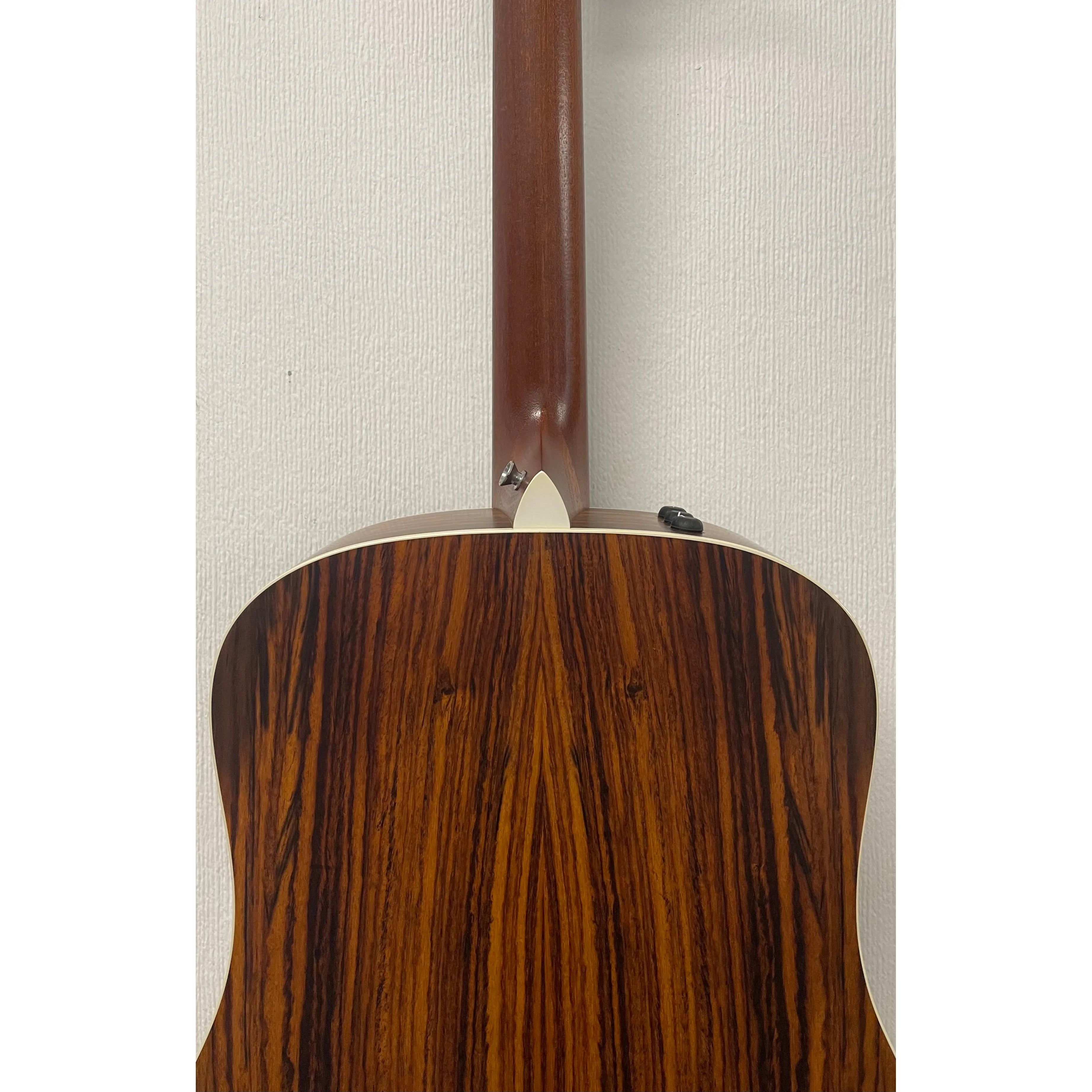 Taylor 210e-SB Deluxe Dreadnought Electro Acoustic in Sunburst with Original Gigbag Pre-Owned