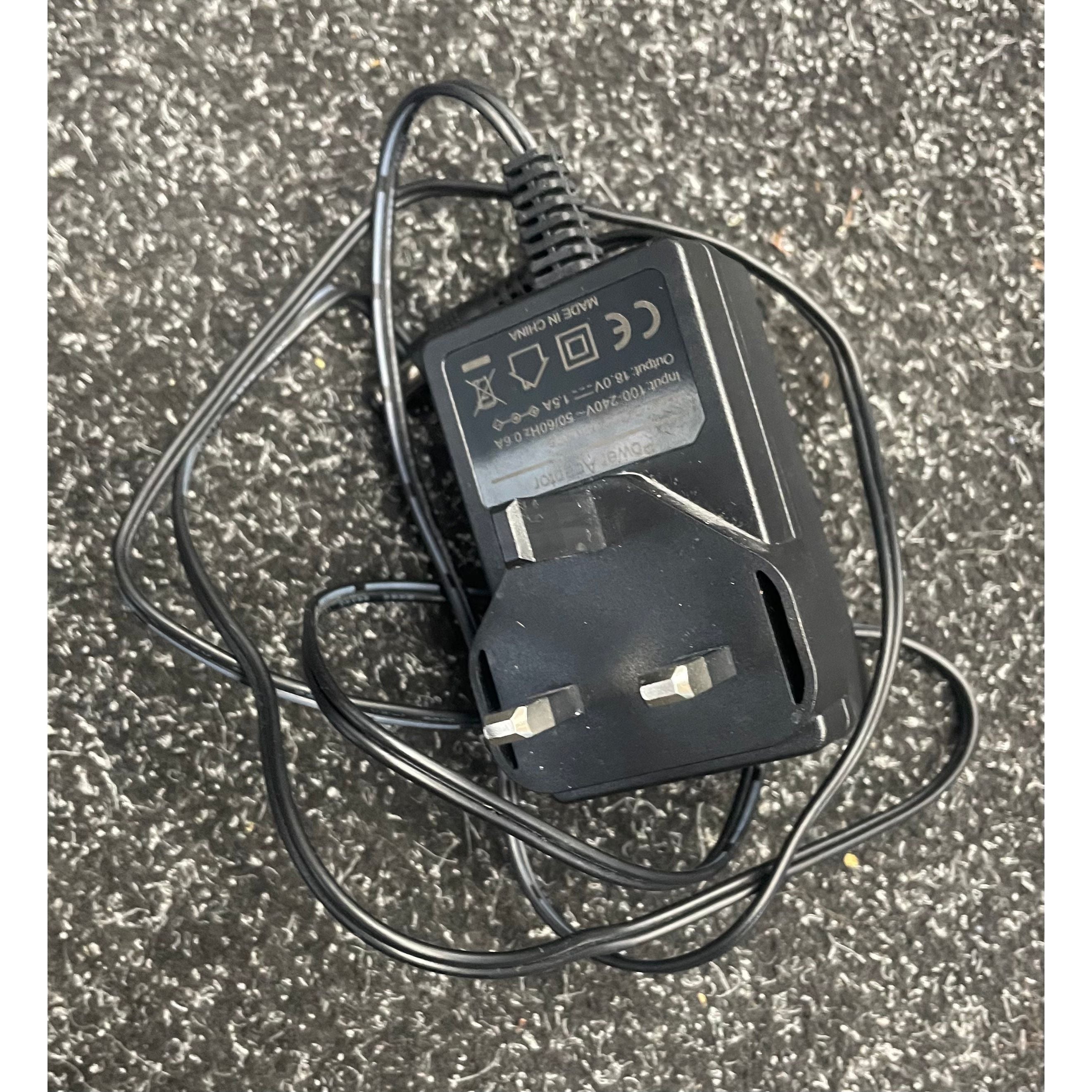 Harley Benton Spaceship 80 Pedalboard & Lekato CP-206 Isolated Power Supply Pre-Owned