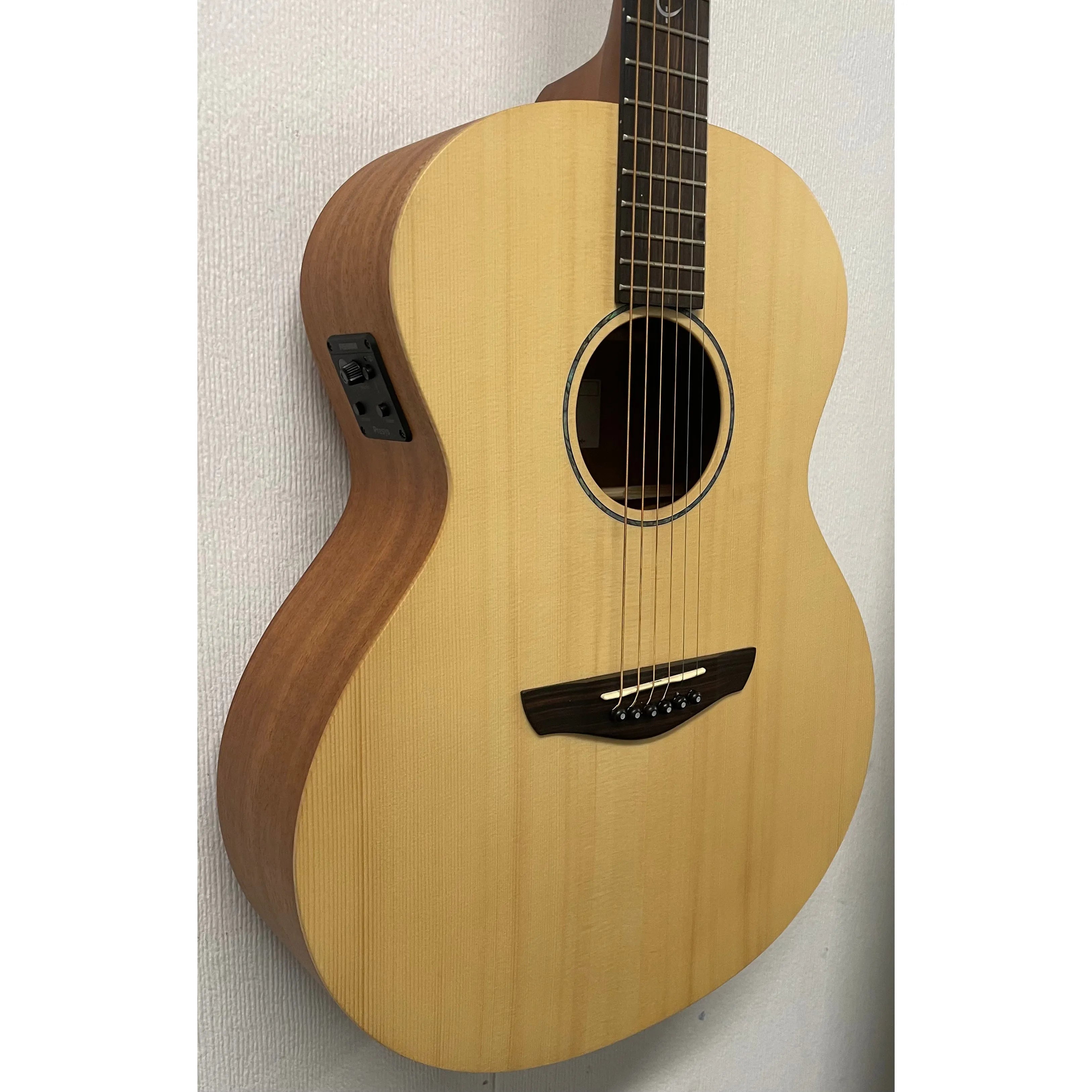Faith Naked Neptune Electro Acoustic Guitar with Gigbag B STOCK