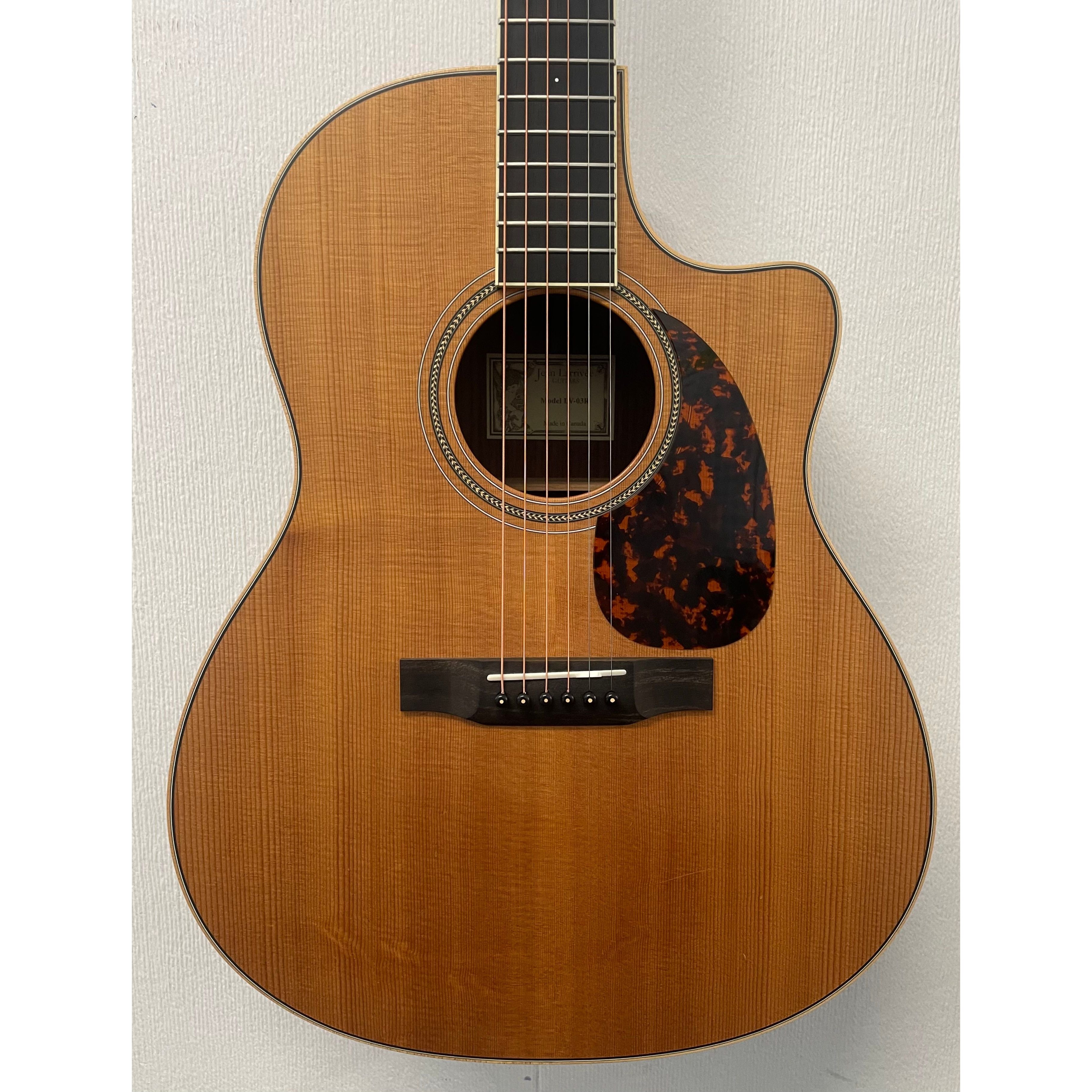 L'Arrivee LV03RE Grand Auditorium Electro Acoustic Guitar with Hardcase Pre-Owned