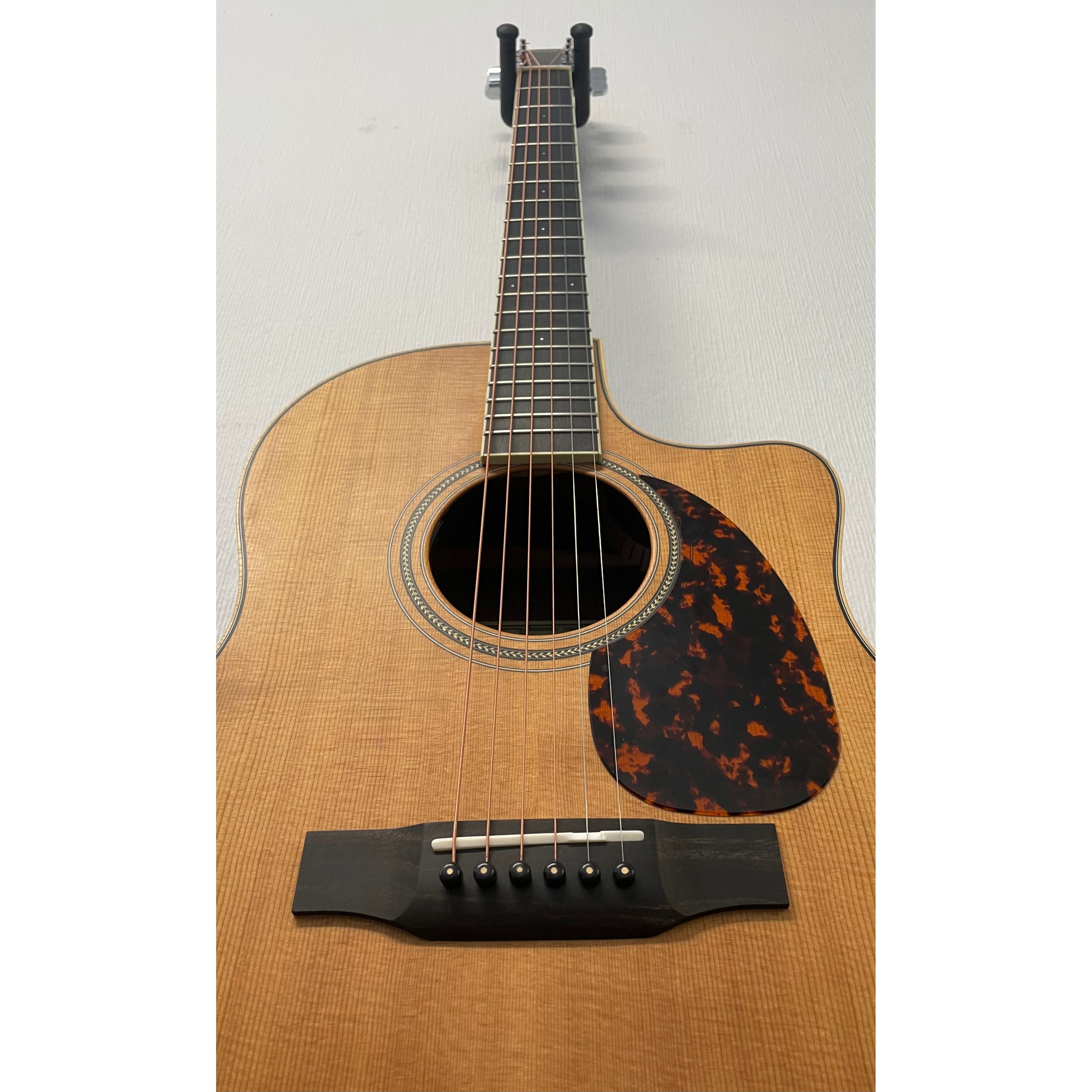 L'Arrivee LV03RE Grand Auditorium Electro Acoustic Guitar with Hardcase Pre-Owned