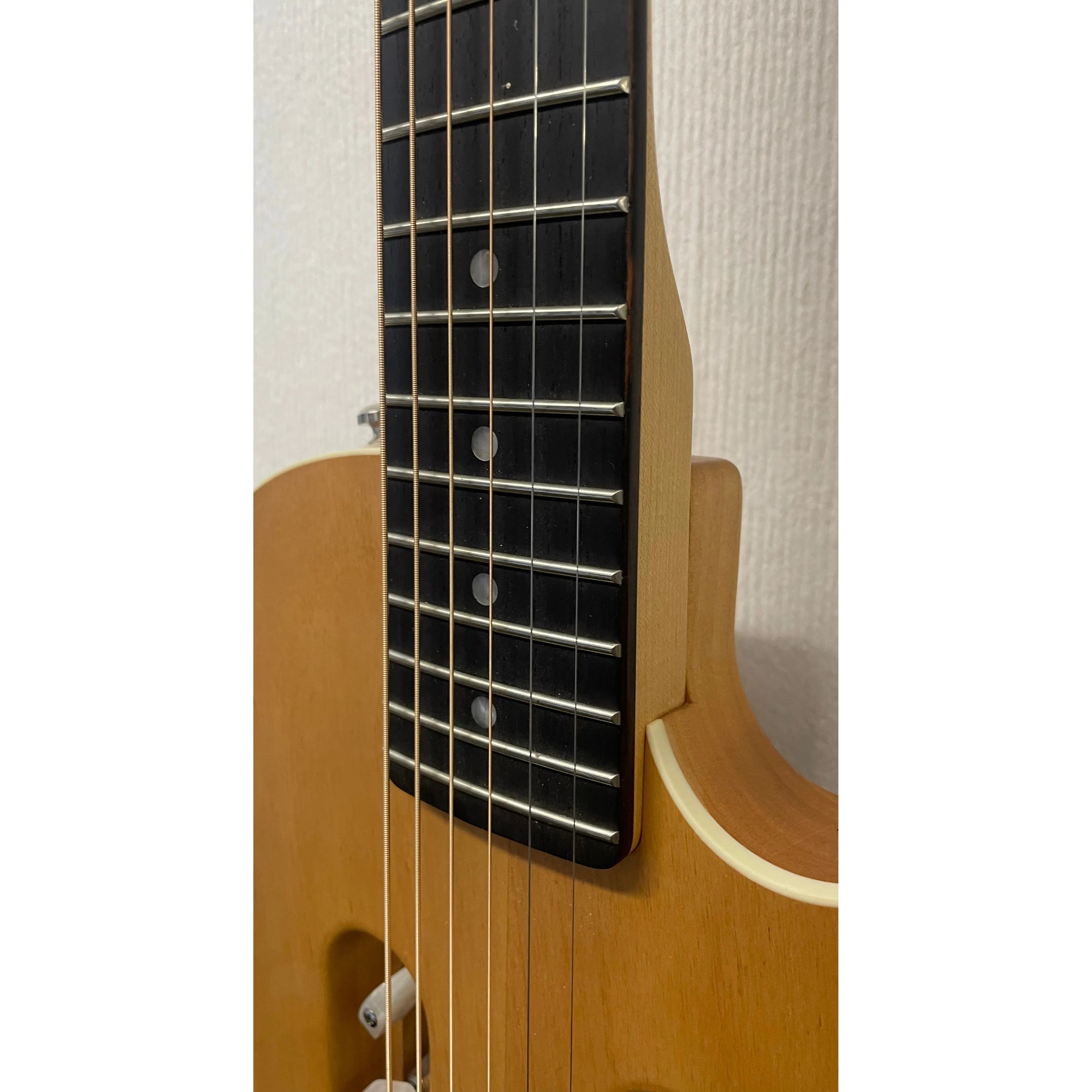 Traveller Guitar Escape Mark II Spruce with Original Gigbag Pre-Owned