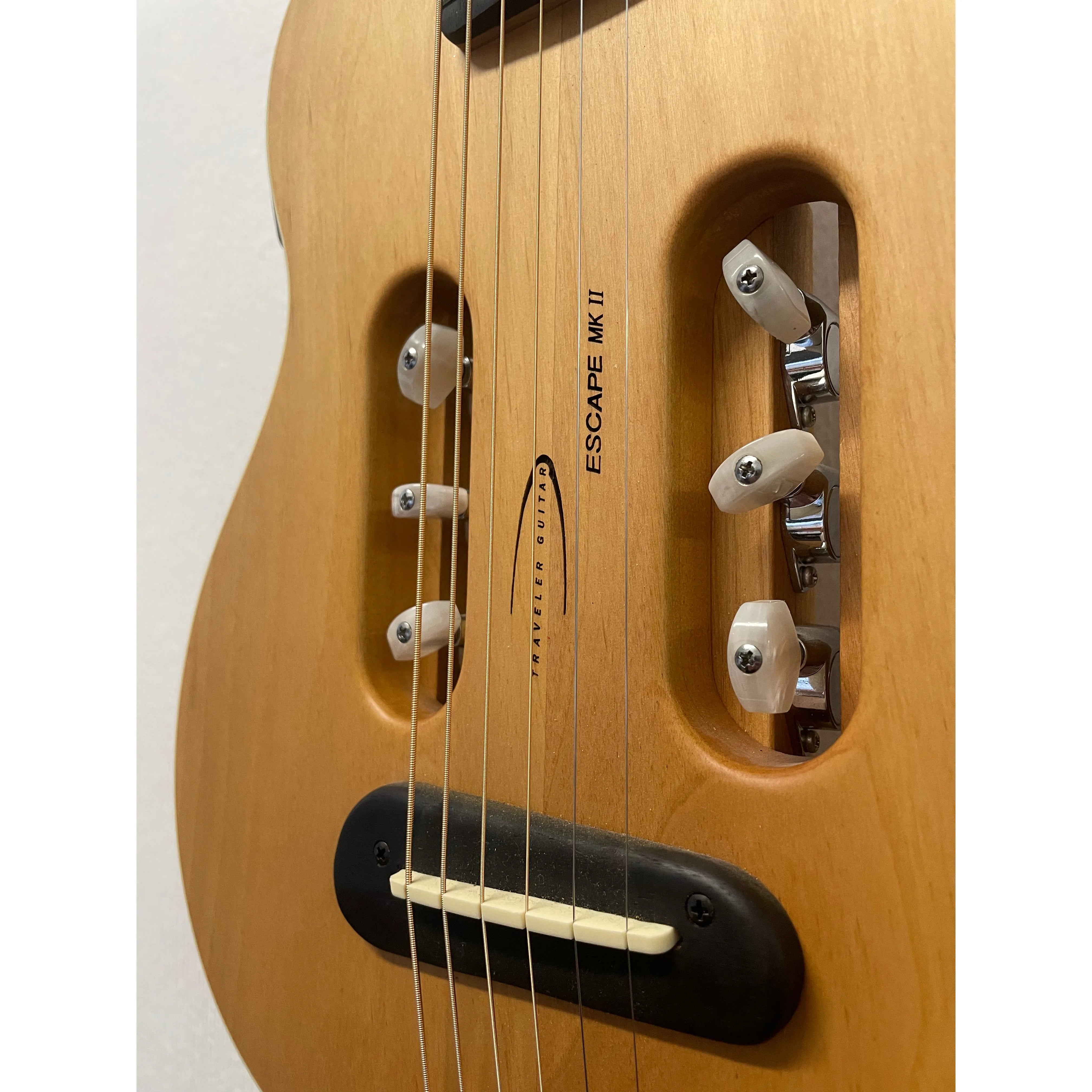 Traveller Guitar Escape Mark II Spruce with Original Gigbag Pre-Owned