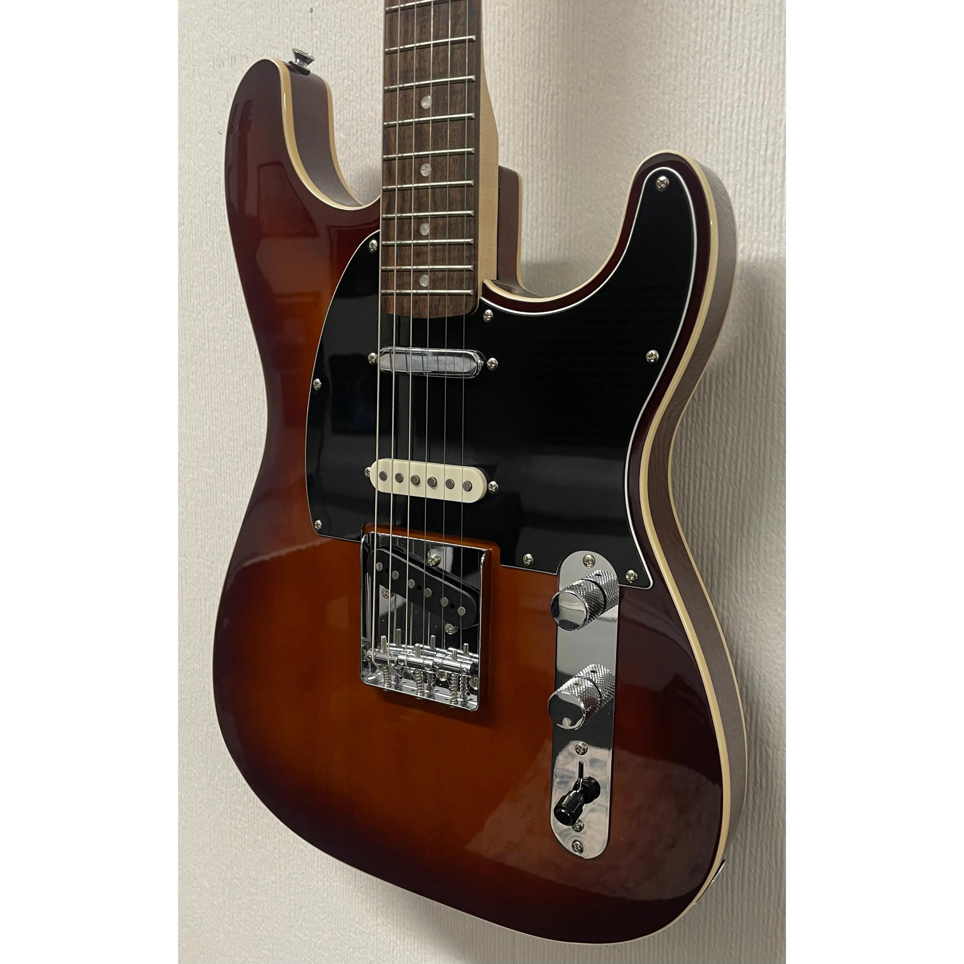 Squier Paranormal Custom Nashville Stratocaster in Chocolate Sunburst Pre-Owned