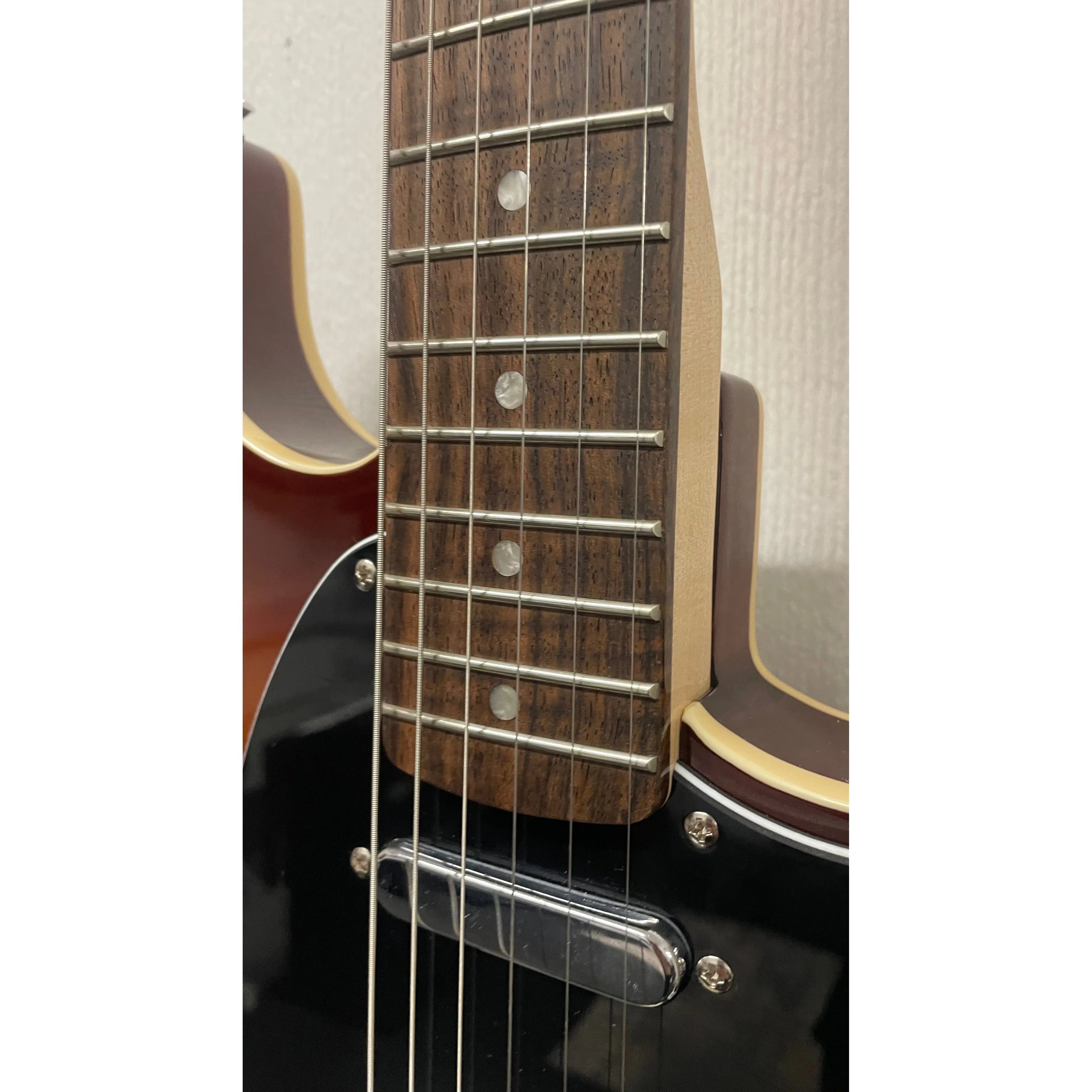 Squier Paranormal Custom Nashville Stratocaster in Chocolate Sunburst Pre-Owned