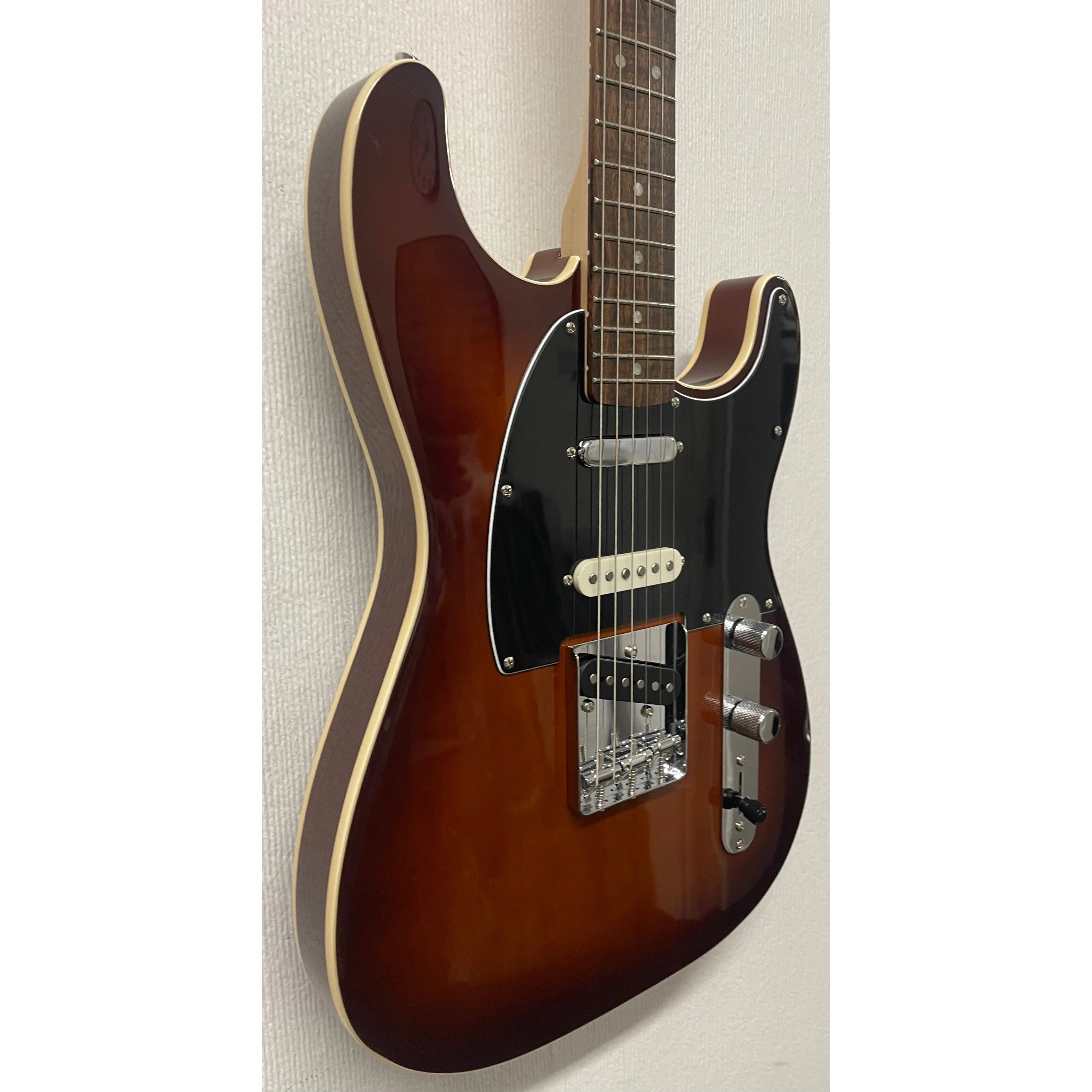 Squier Paranormal Custom Nashville Stratocaster in Chocolate Sunburst Pre-Owned