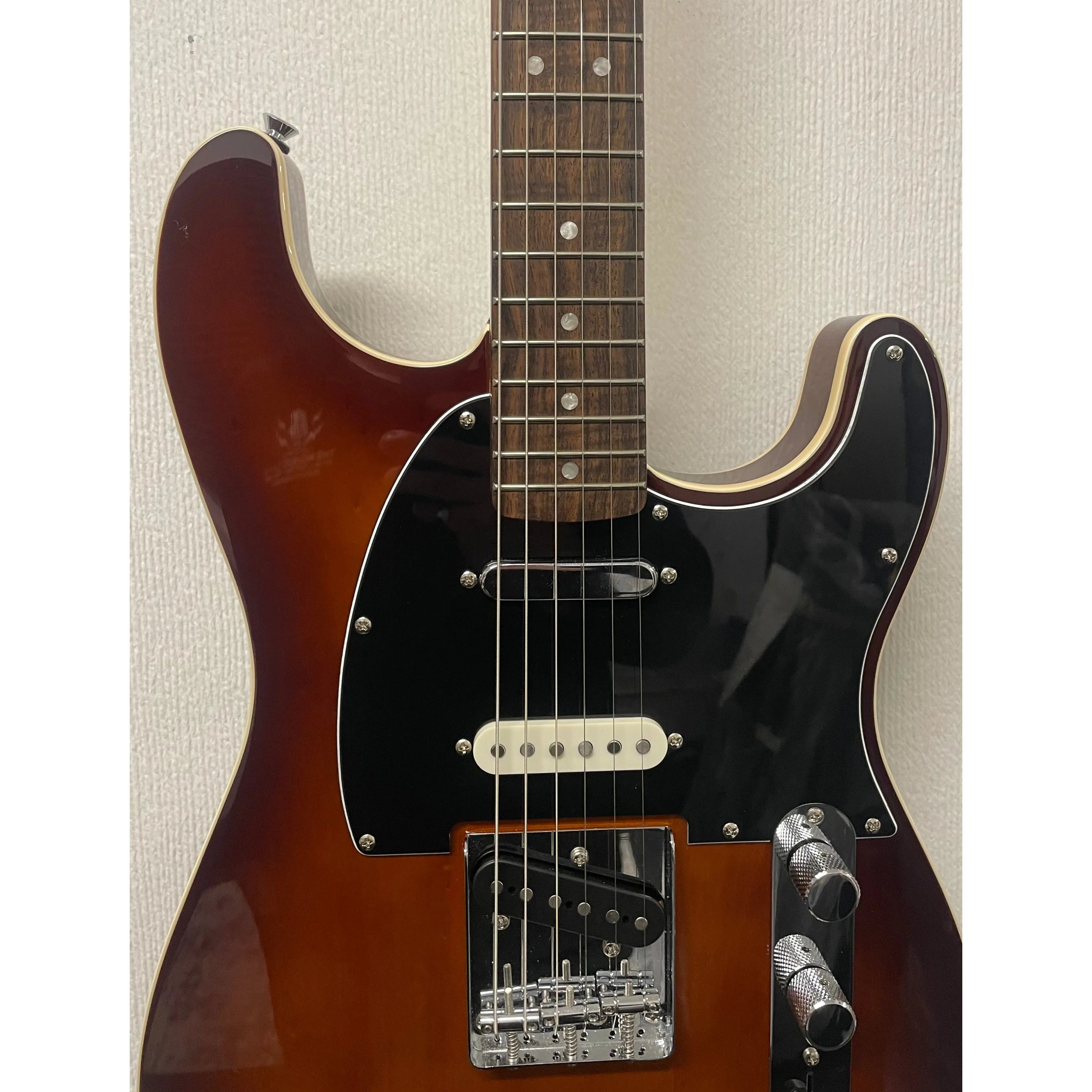 Squier Paranormal Custom Nashville Stratocaster in Chocolate Sunburst Pre-Owned