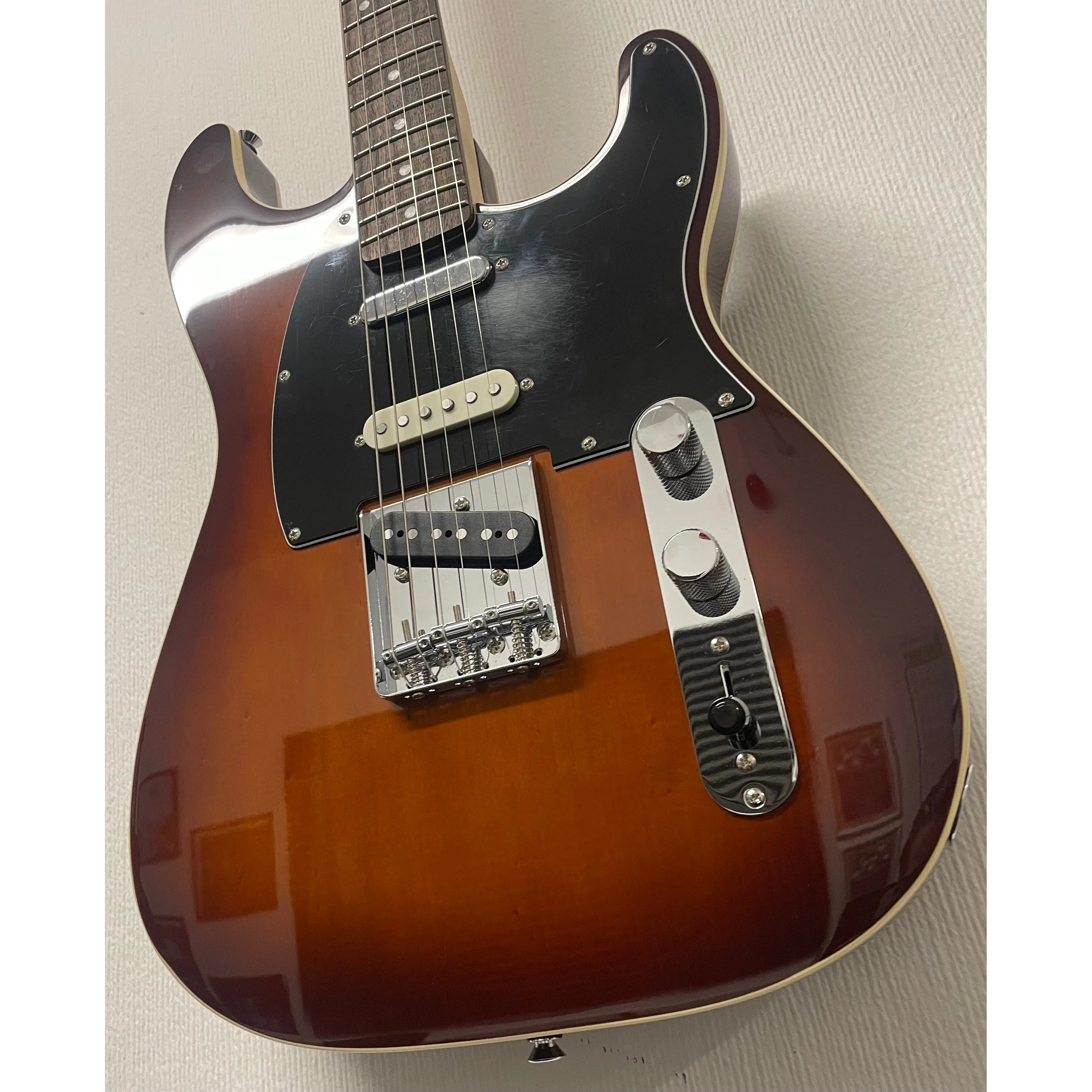 Squier Paranormal Custom Nashville Stratocaster in Chocolate Sunburst Pre-Owned