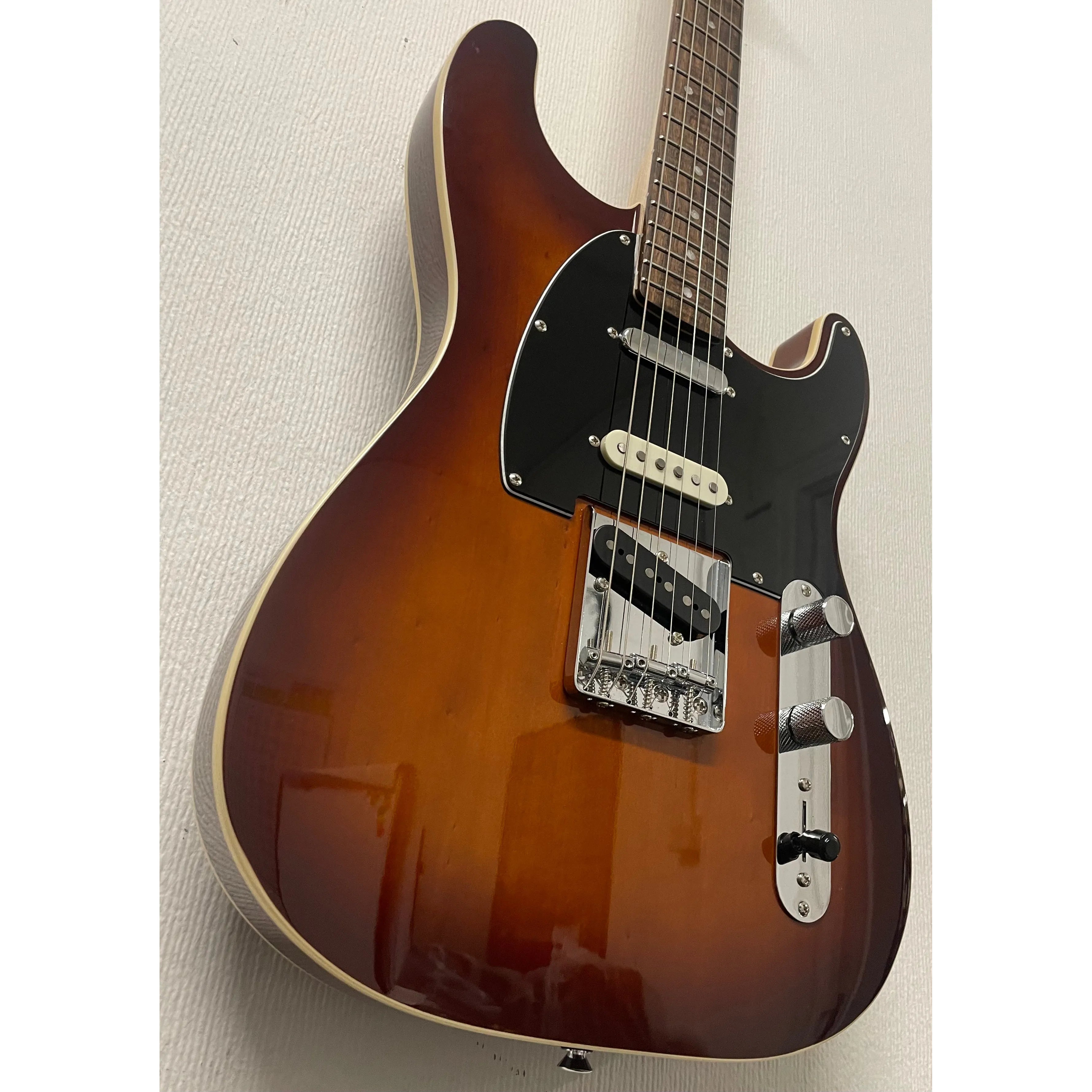 Squier Paranormal Custom Nashville Stratocaster in Chocolate Sunburst Pre-Owned