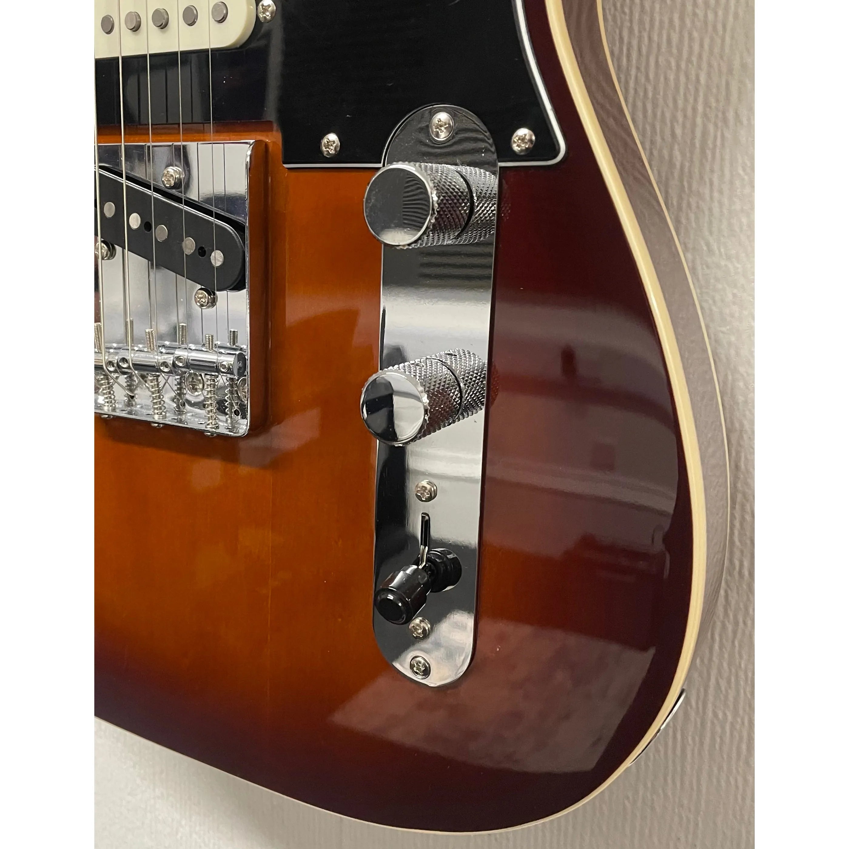 Squier Paranormal Custom Nashville Stratocaster in Chocolate Sunburst Pre-Owned