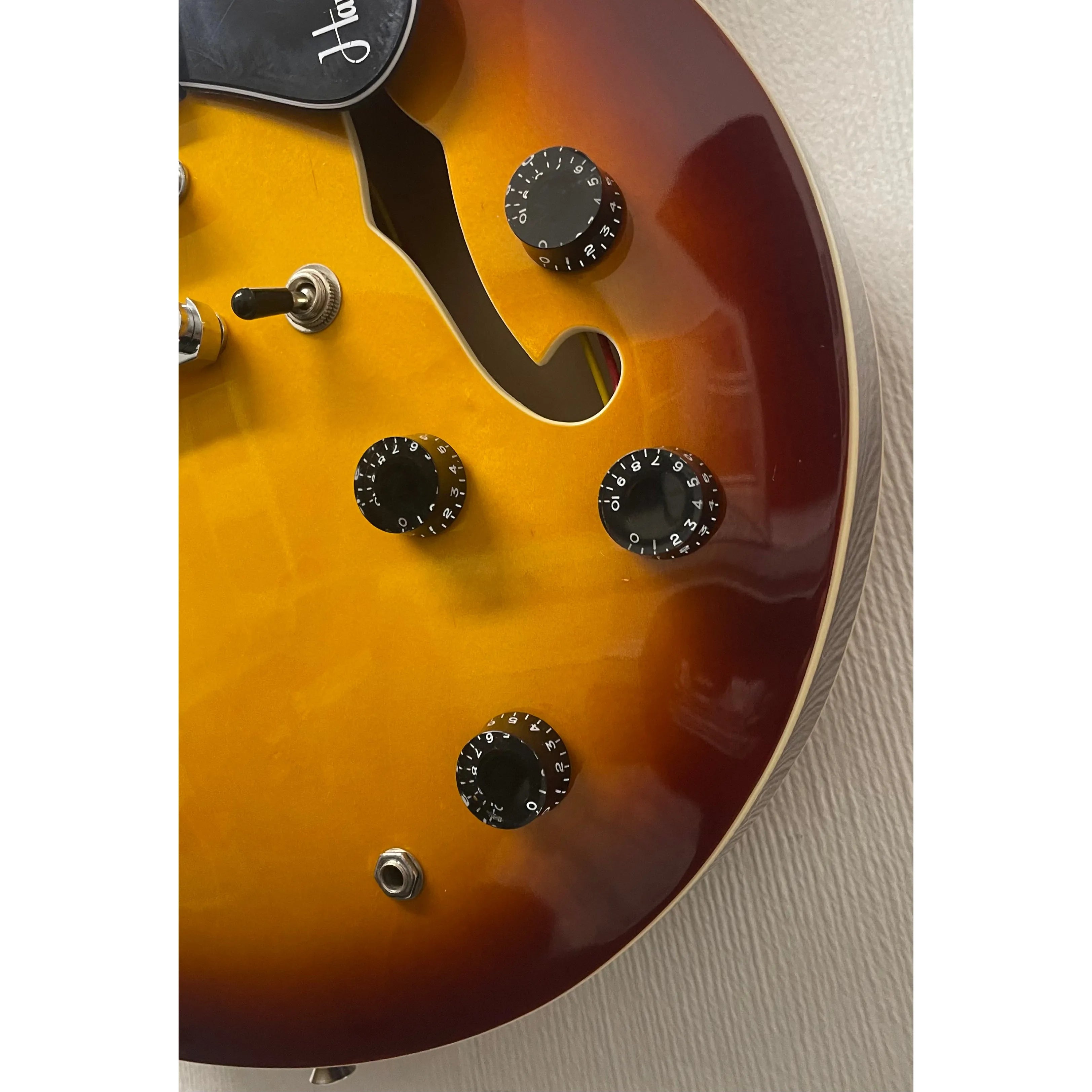 Hartwood Revival Hollowbody Electric Guitar in Sunburst Pre-Owned