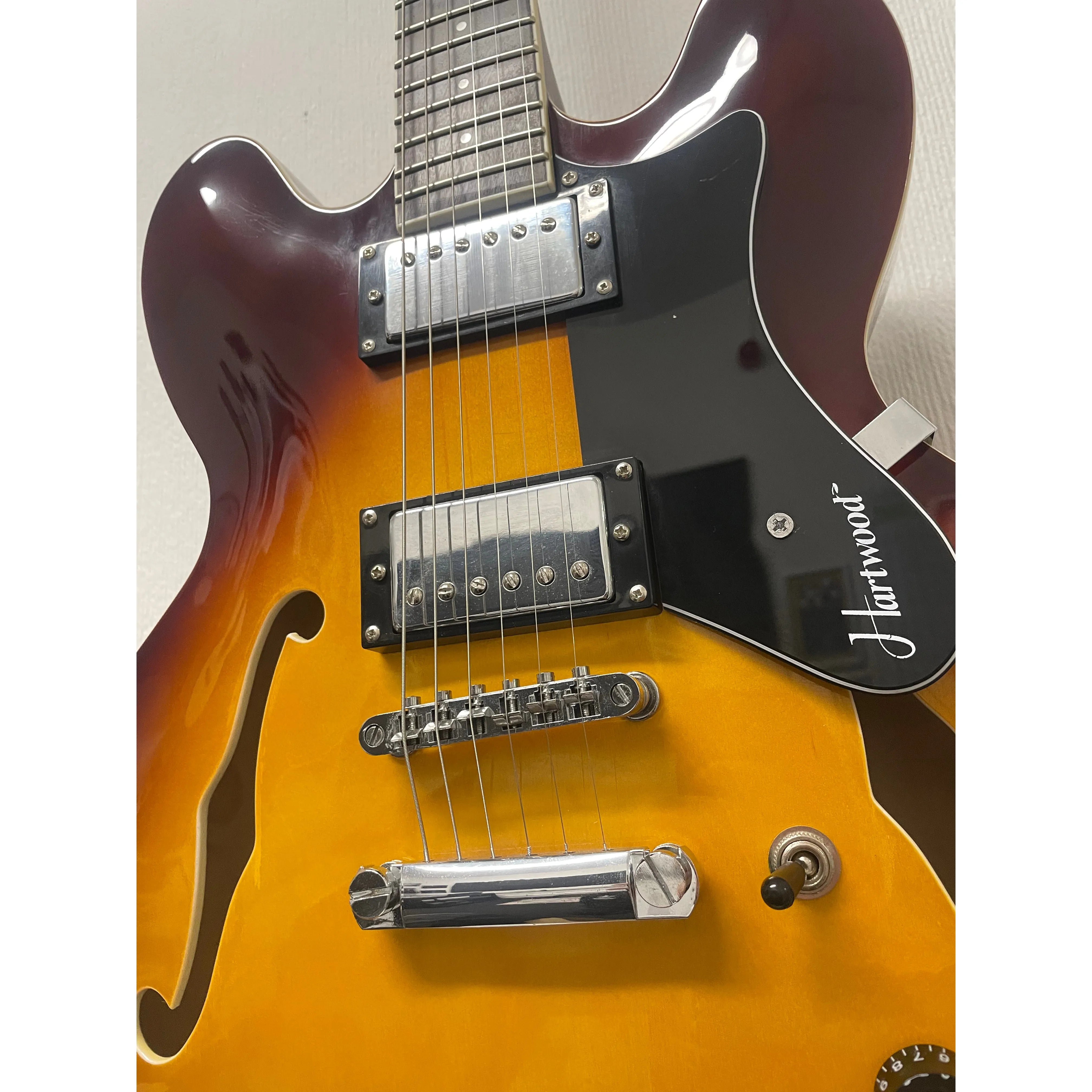 Hartwood Revival Hollowbody Electric Guitar in Sunburst Pre-Owned