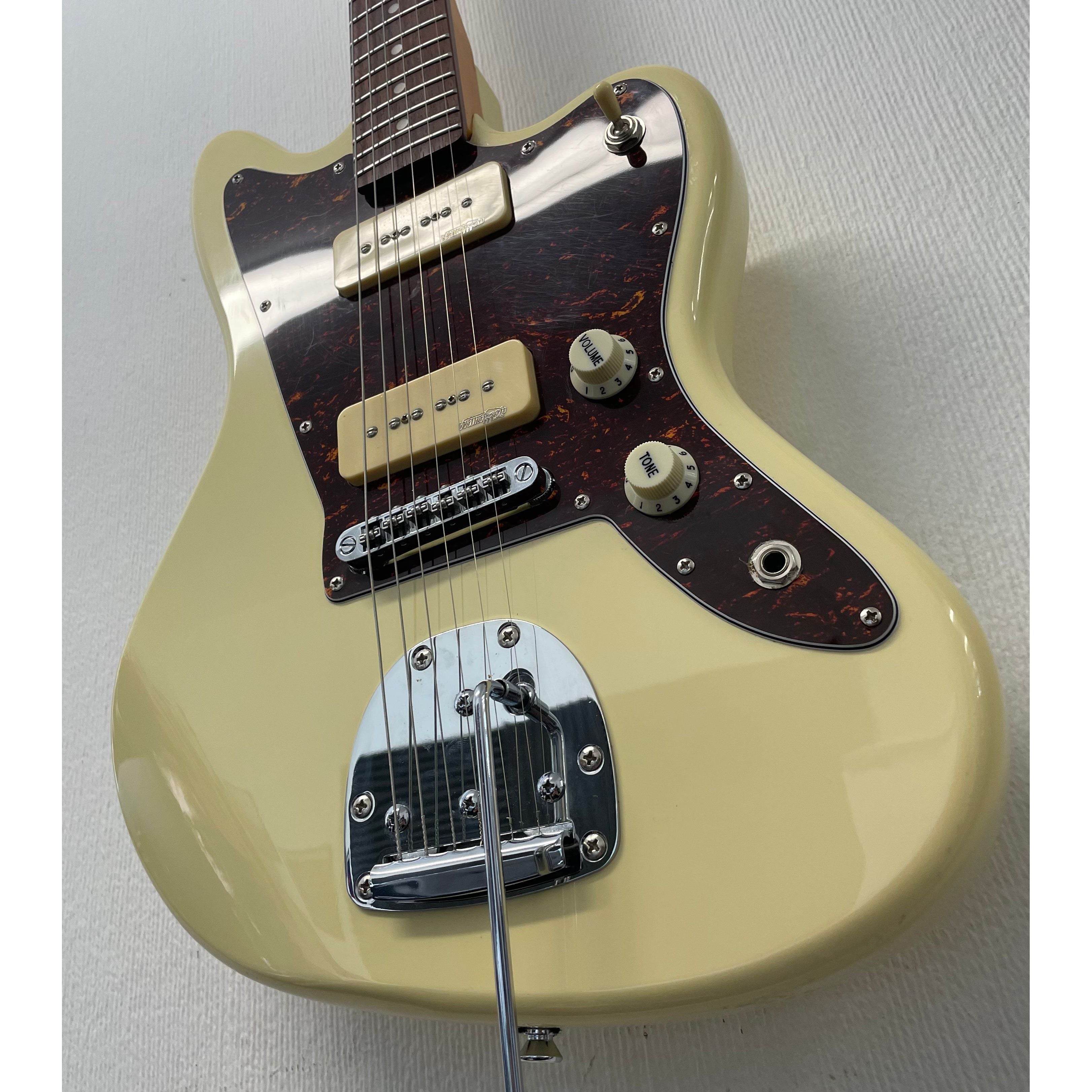 Vintage V65 Reissued Vibrato Jaguar Style Electric Guitar in Vintage White Pre-Owned