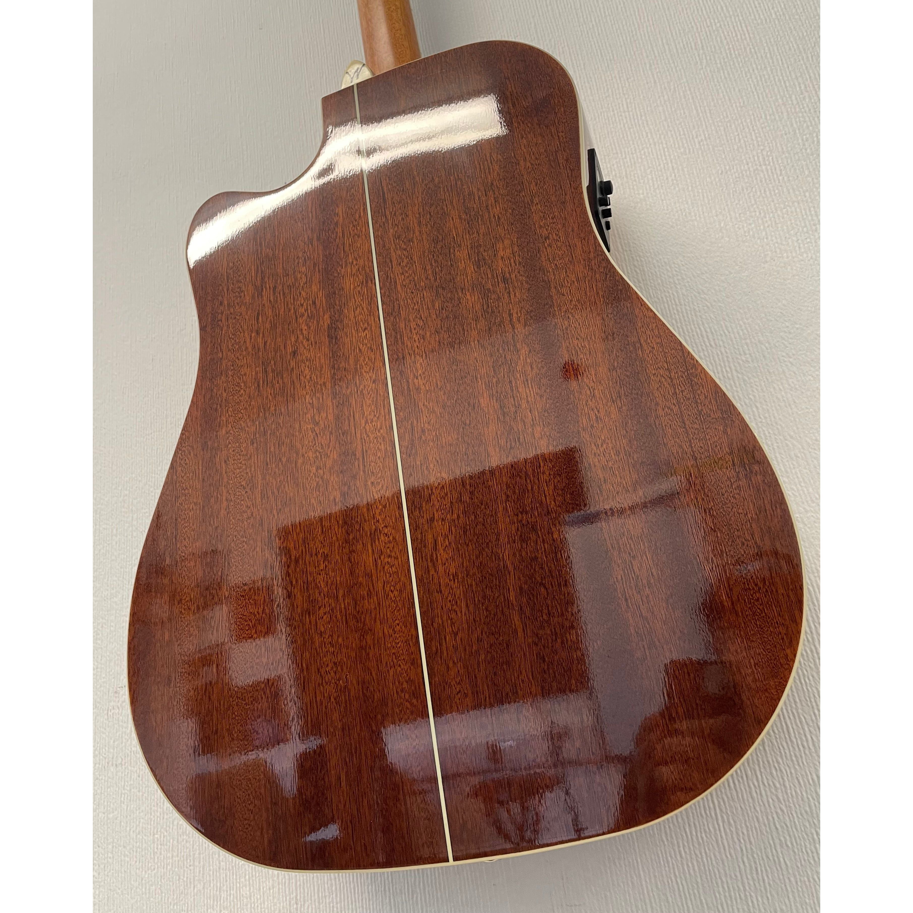 Washburn WD10 SCE WAT Electro Acoustic Guitar with Hiscox Hardcase Pre-Owned