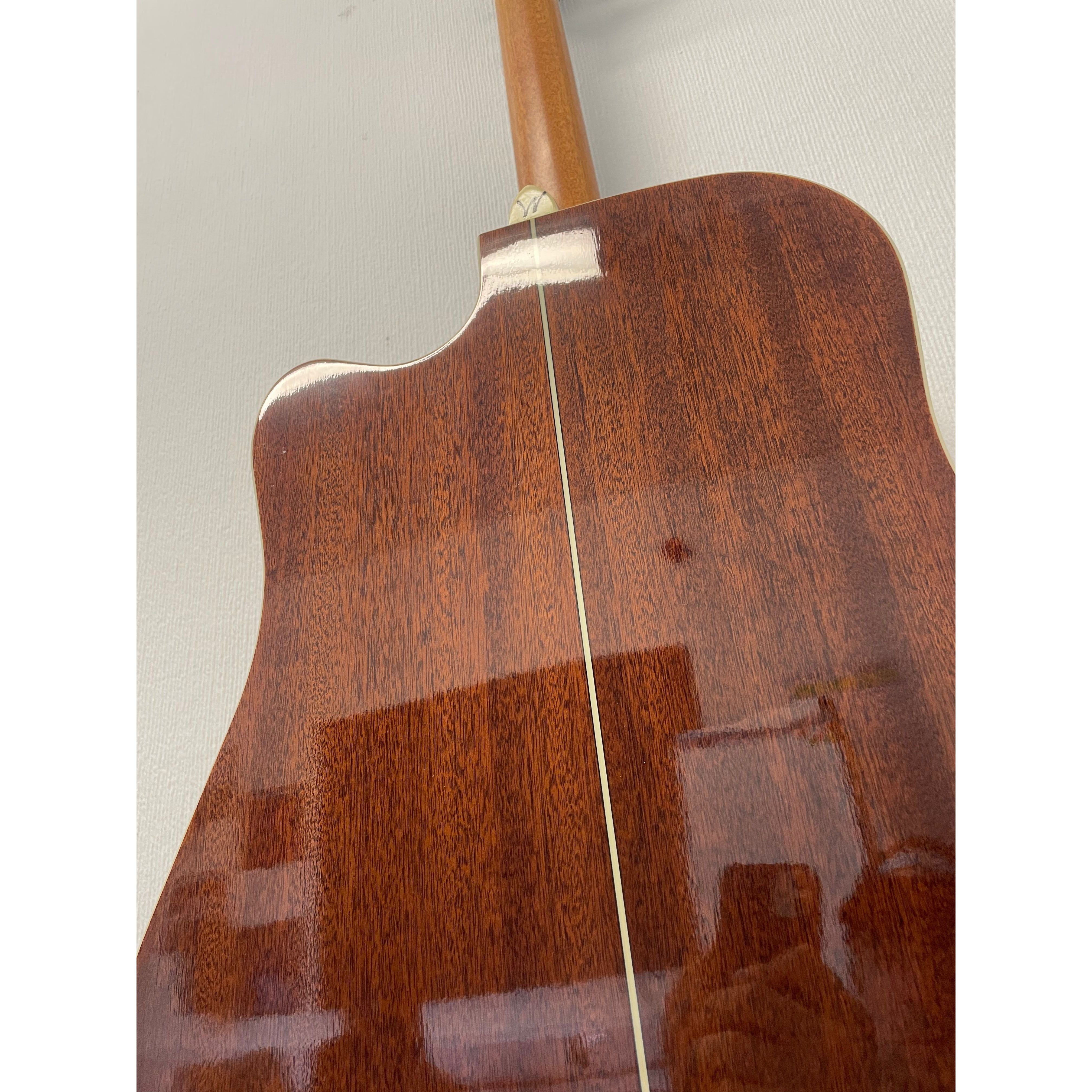 Washburn WD10 SCE WAT Electro Acoustic Guitar with Hiscox Hardcase Pre-Owned