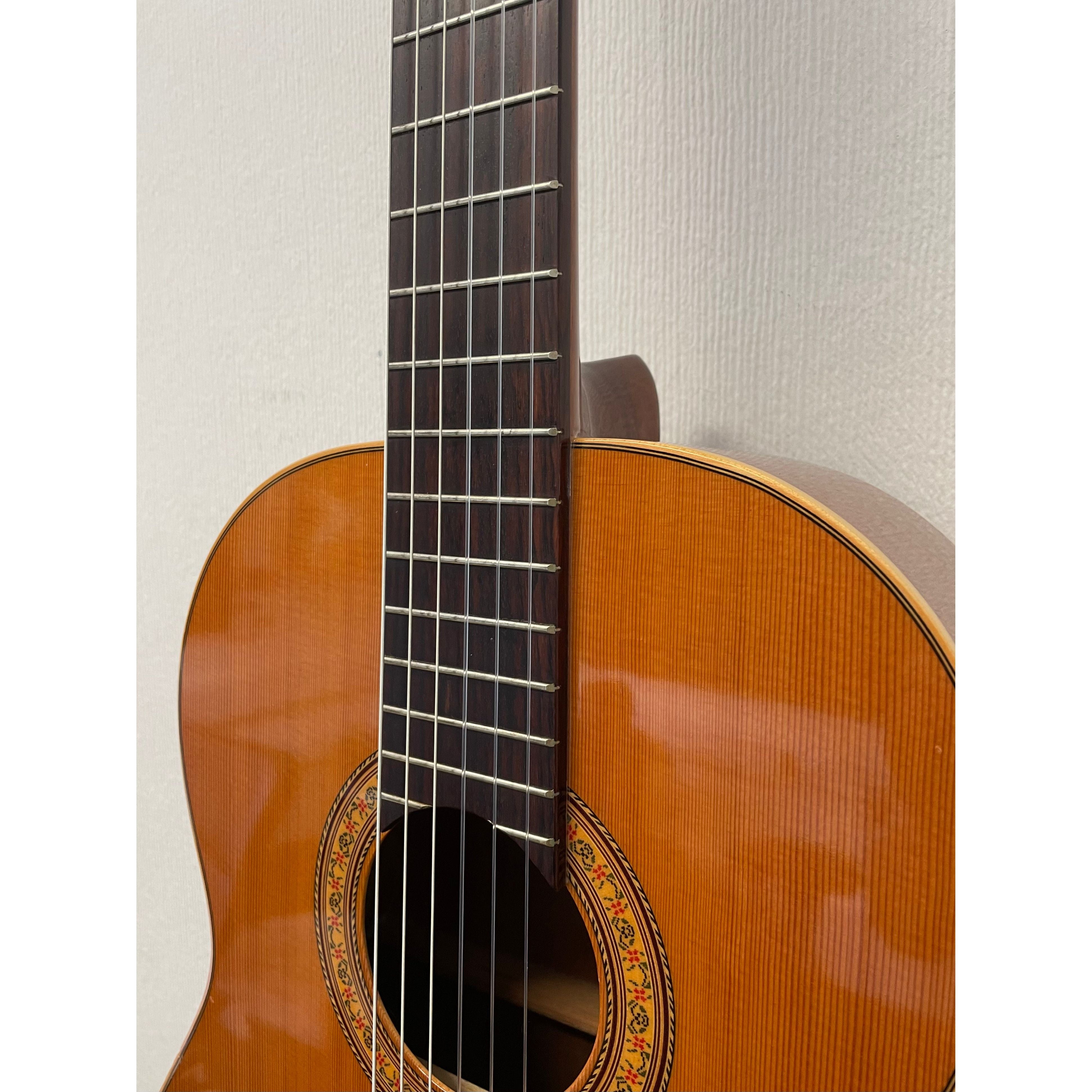 Luthier Music Corp Classical Guitar L.12 in Natural Gloss Finish with Gigbag Pre-Owned