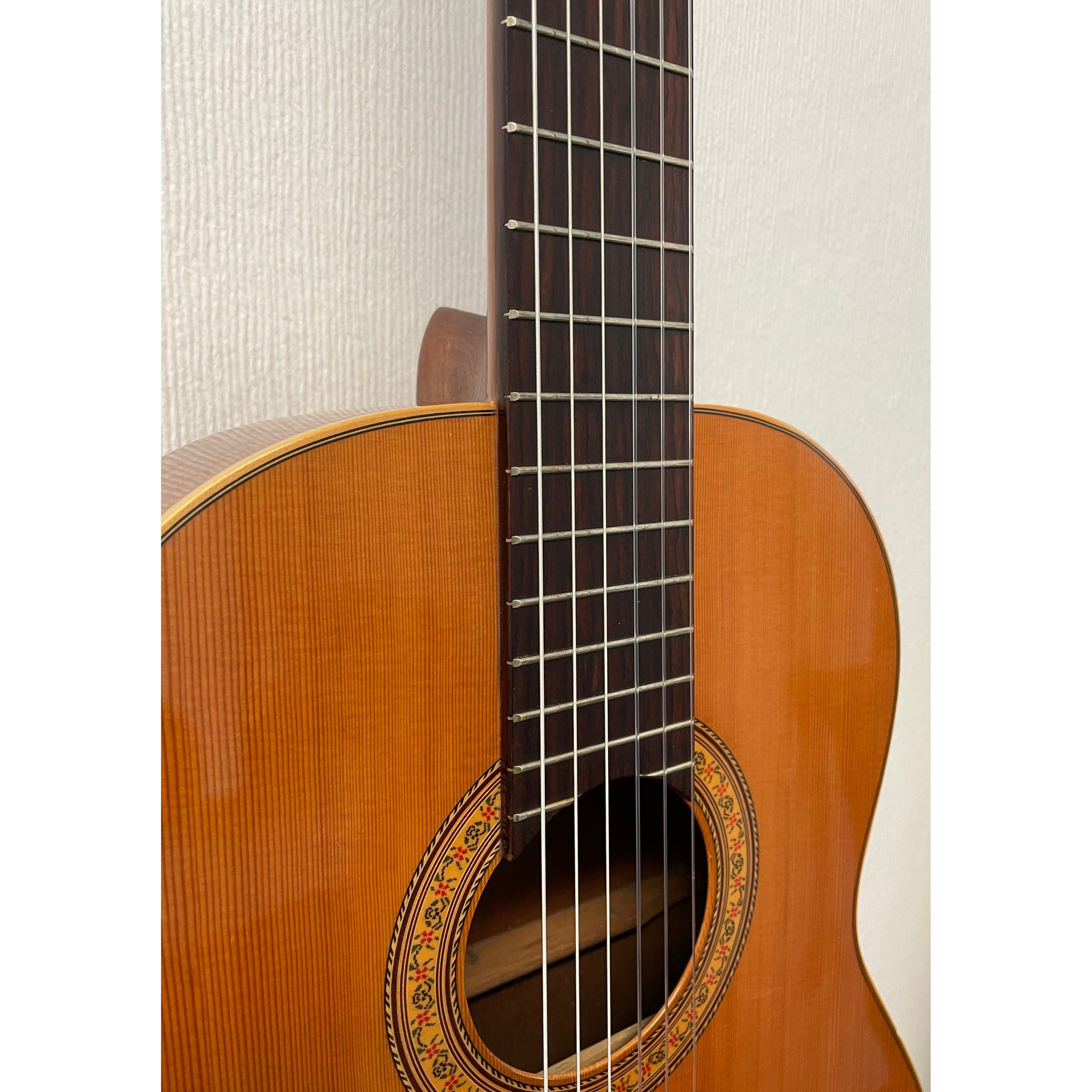 Luthier Music Corp Classical Guitar L.12 in Natural Gloss Finish with Gigbag Pre-Owned