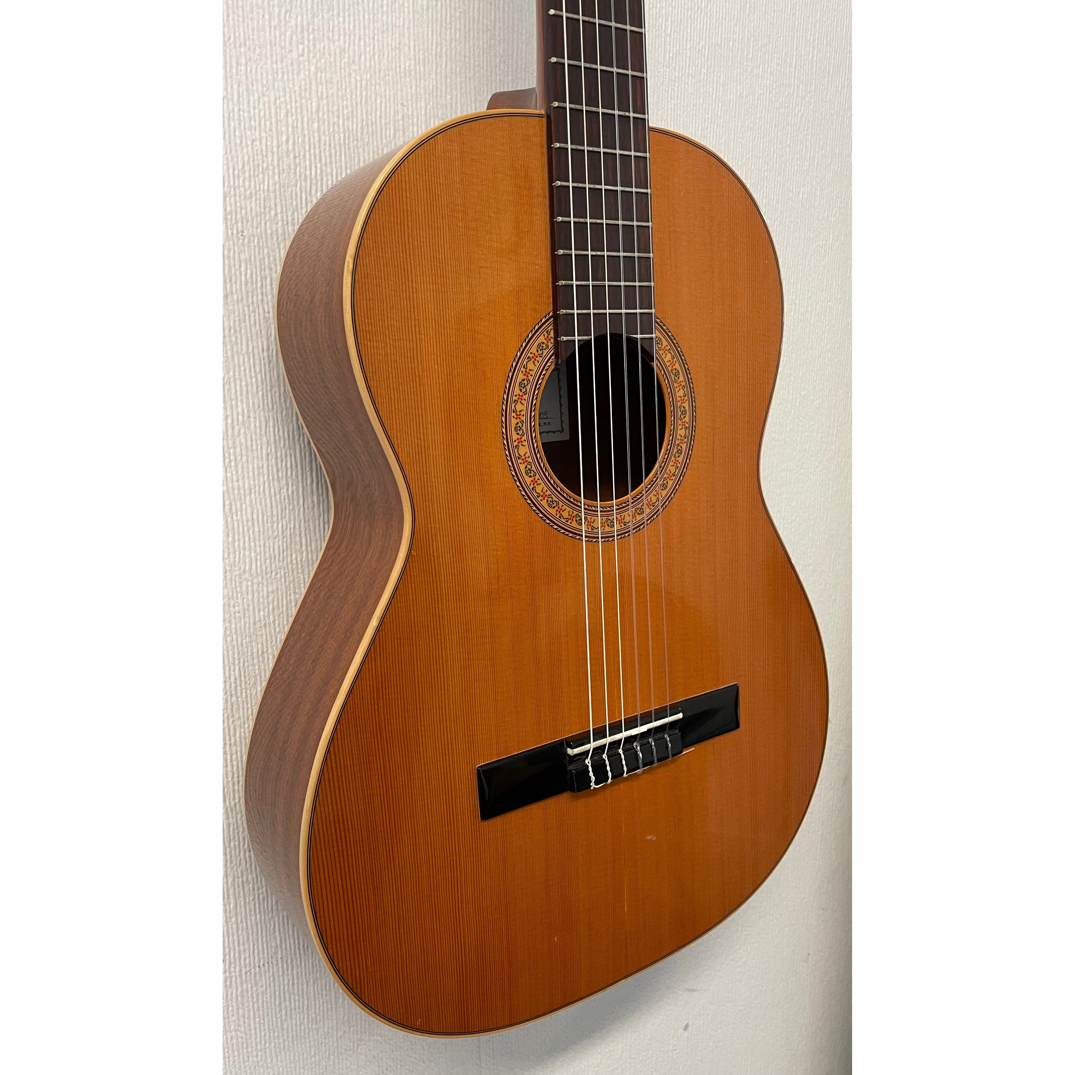 Luthier Music Corp Classical Guitar L.12 in Natural Gloss Finish with Gigbag Pre-Owned