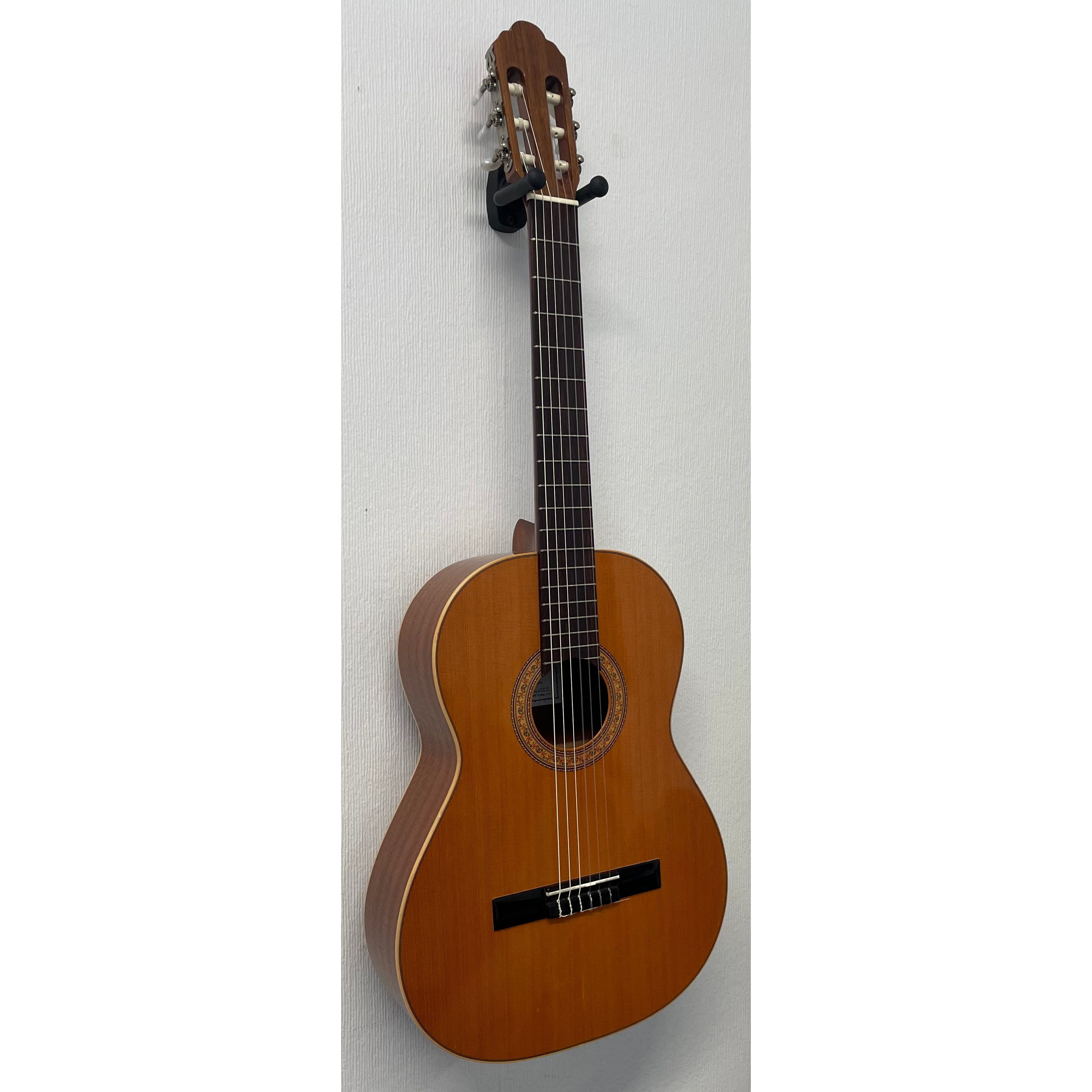 Luthier Music Corp Classical Guitar L.12 in Natural Gloss Finish with Gigbag Pre-Owned